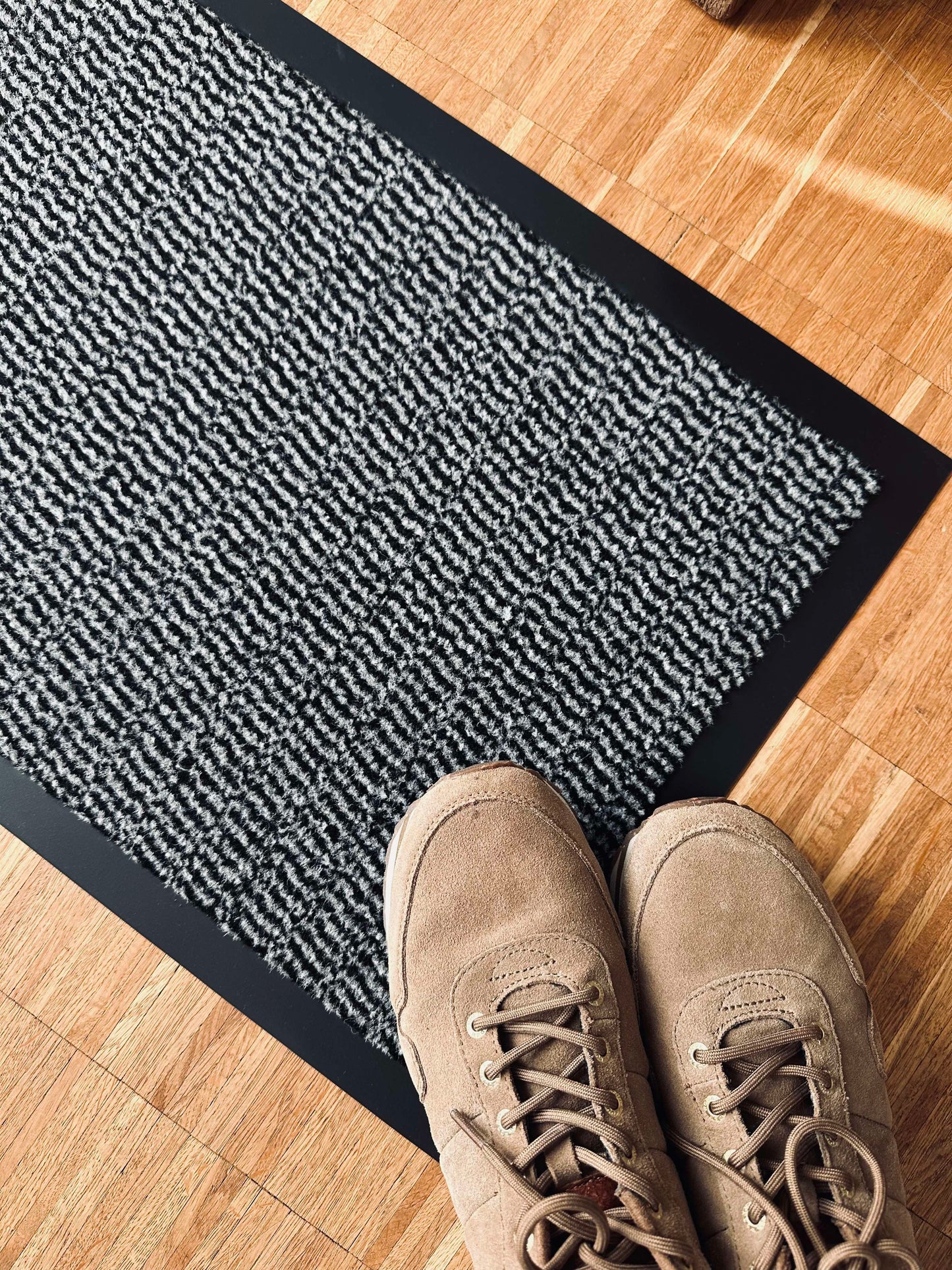 Smudsmåtte LISA - Lys grå / Sort