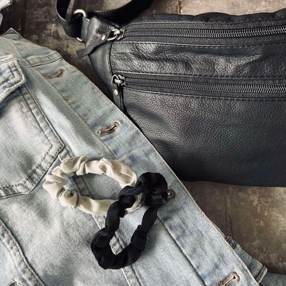 Hårelastikker Scrunchie Black / Grey - 2 stk