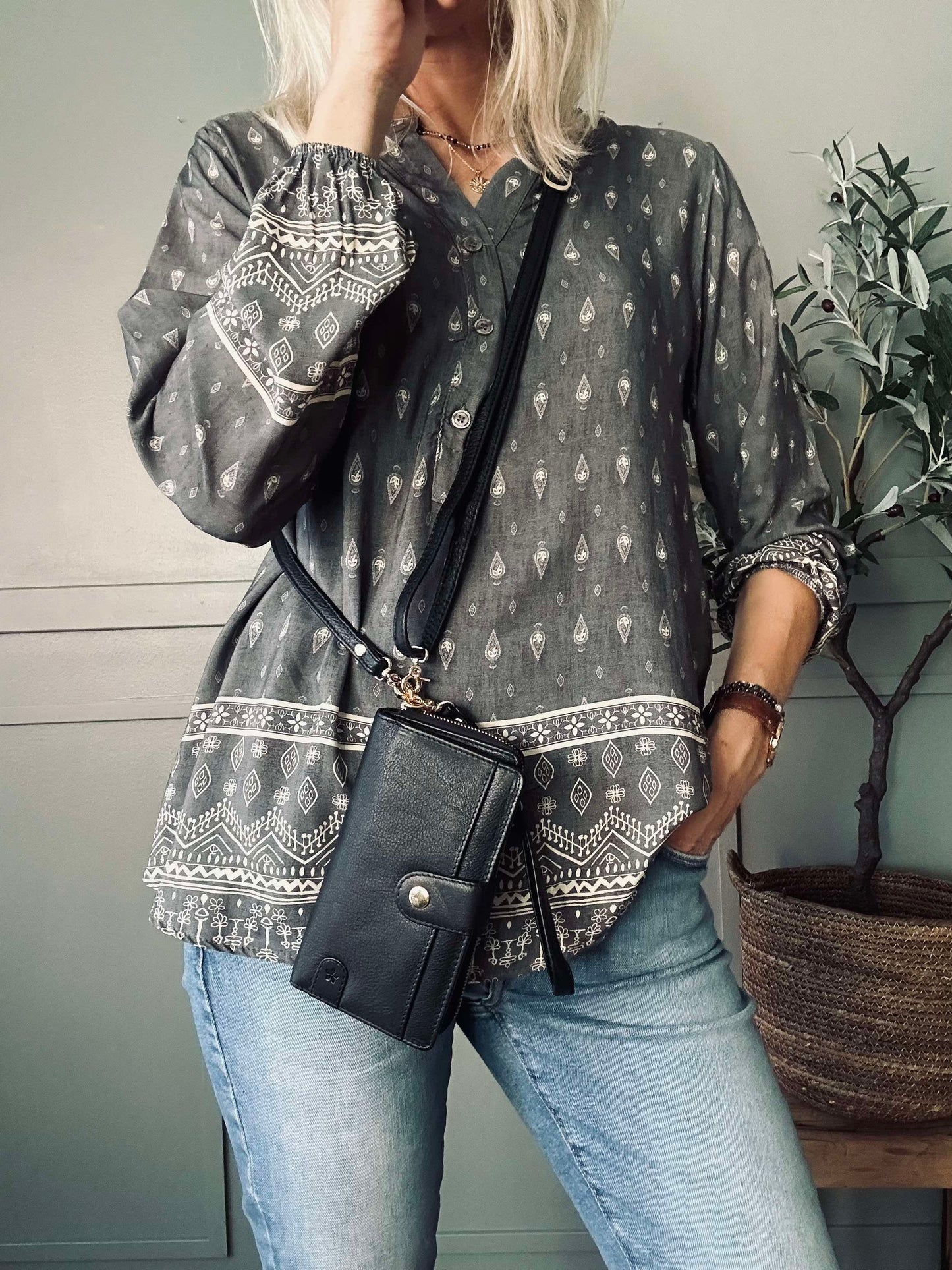 Clutch Posh – Black / Gold