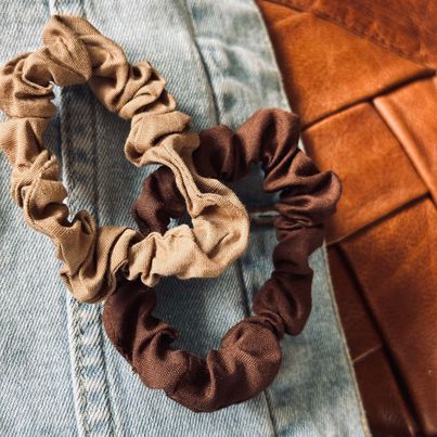 Hårelastikker Scrunchie Brown - 2 stk