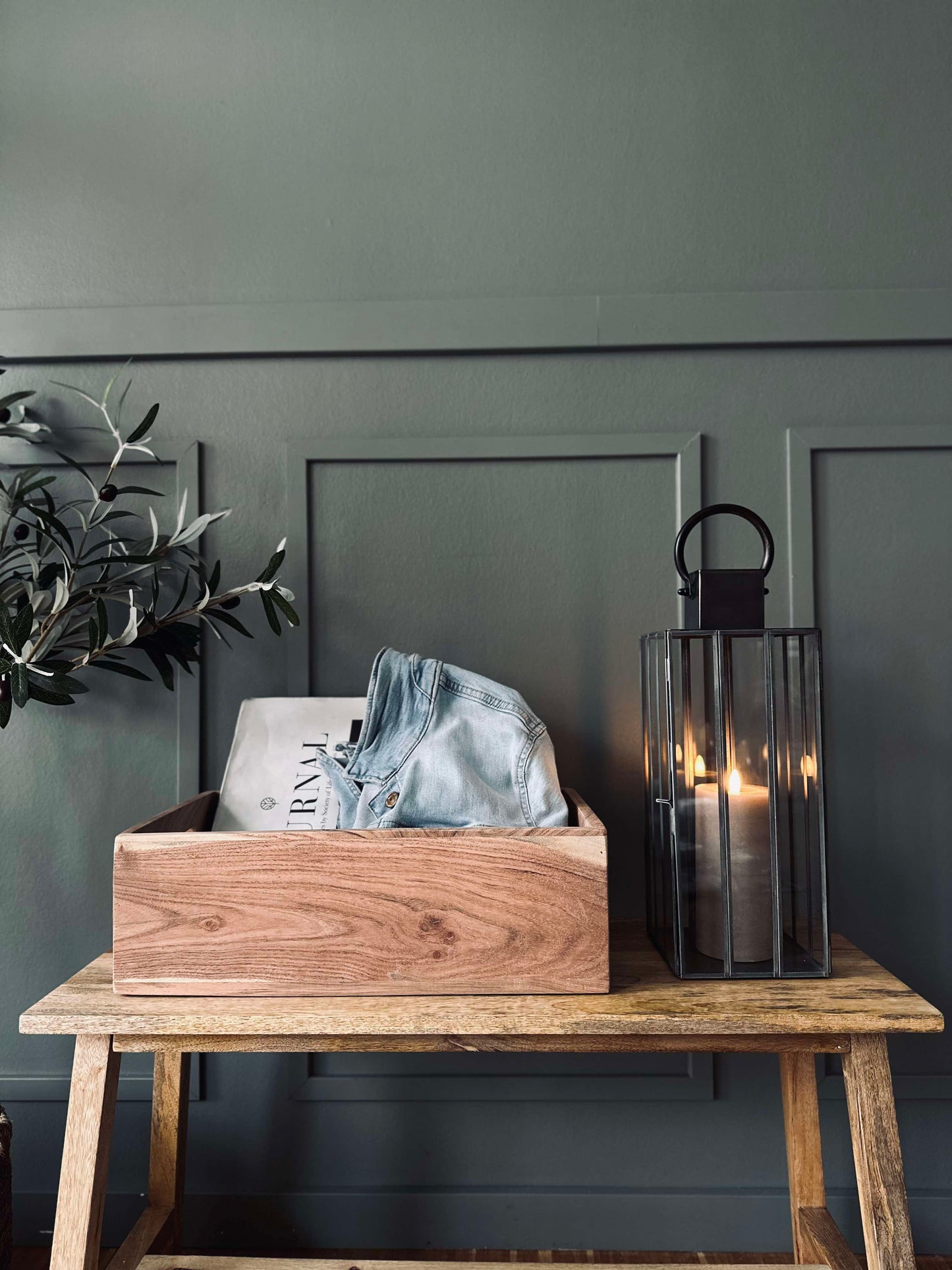 Kasse i massiv akacia