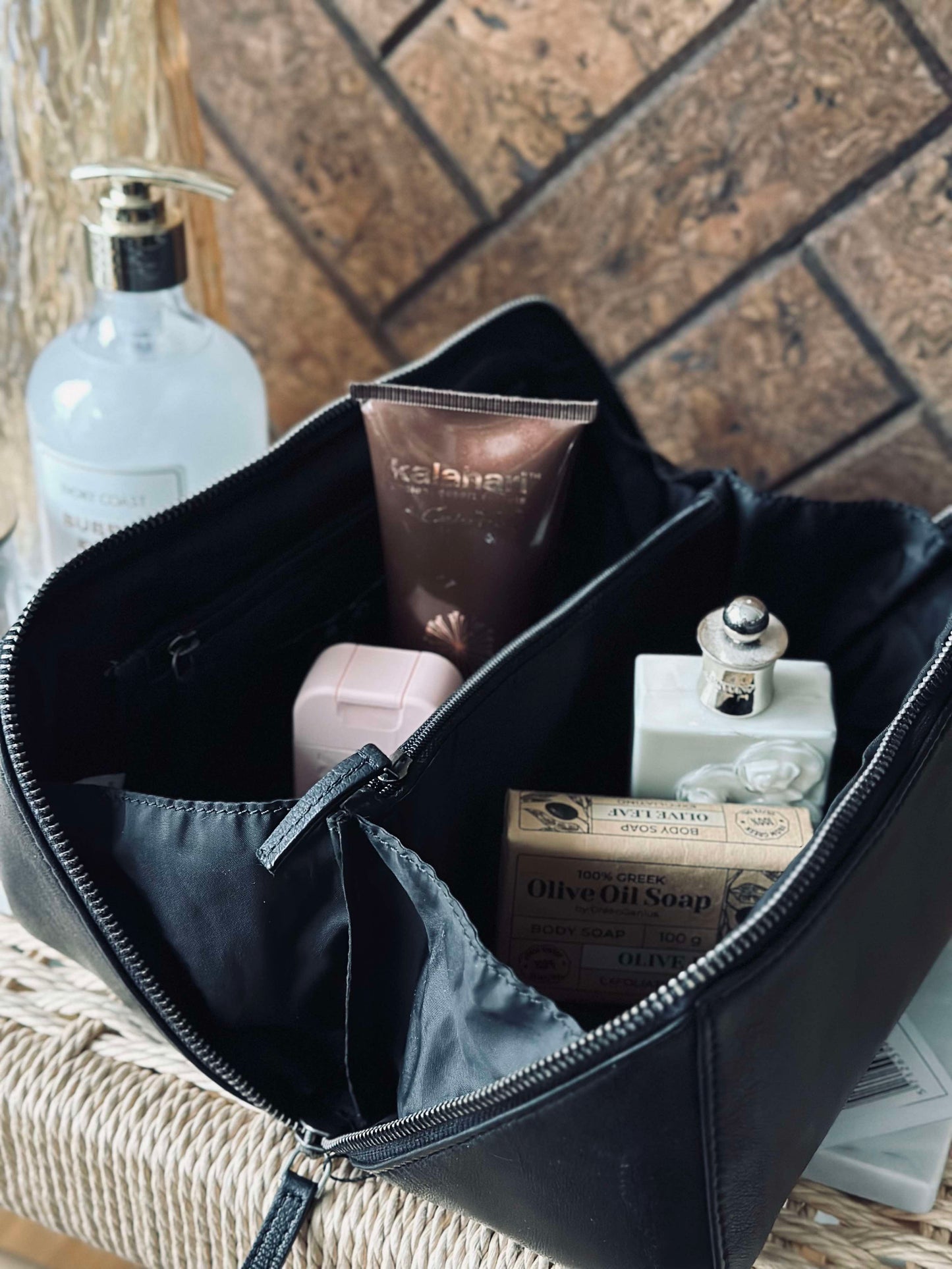 Toilettaske RIO - Black leather