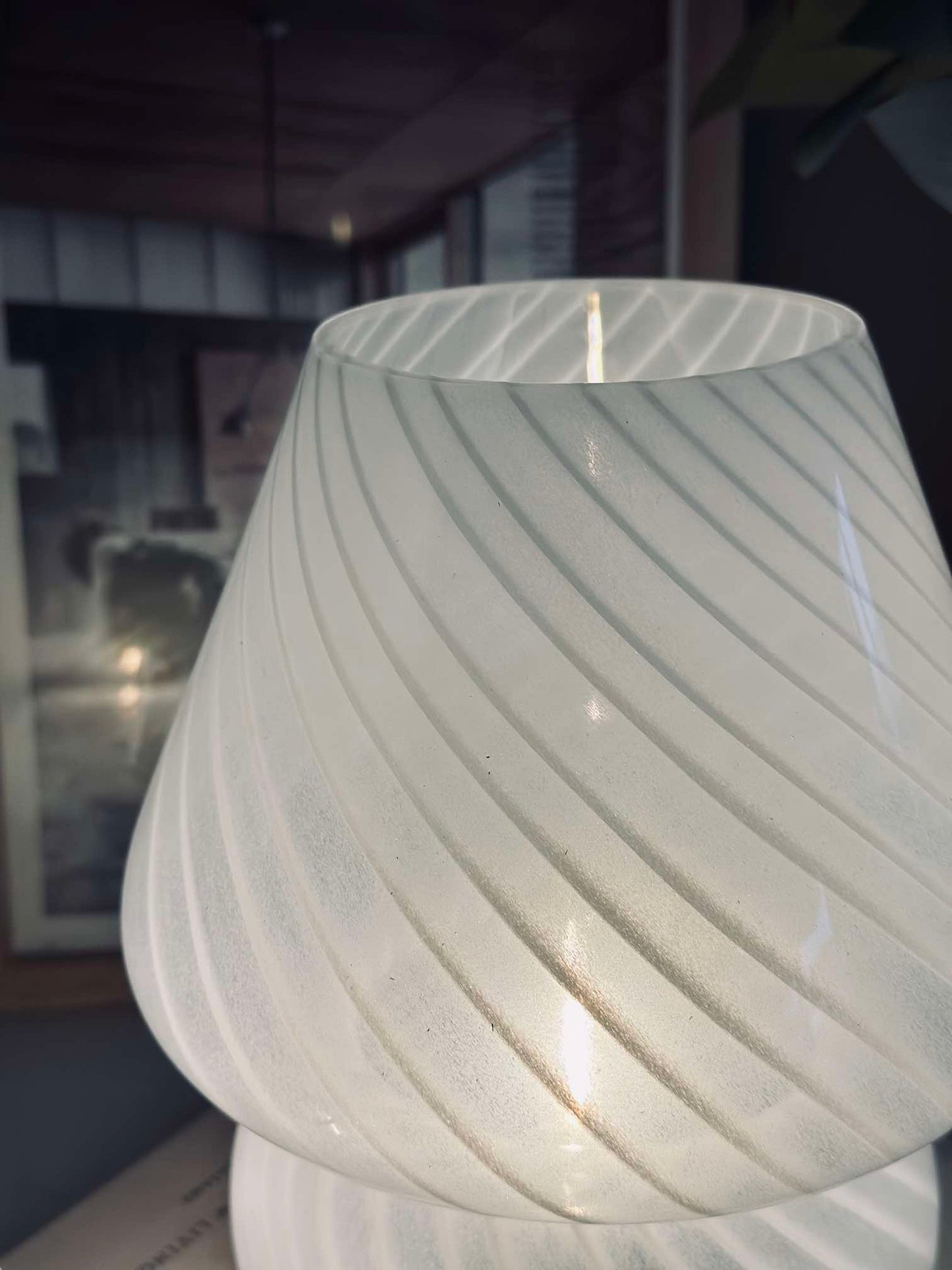 Mushroom Medium – Hvid mundblæst glas