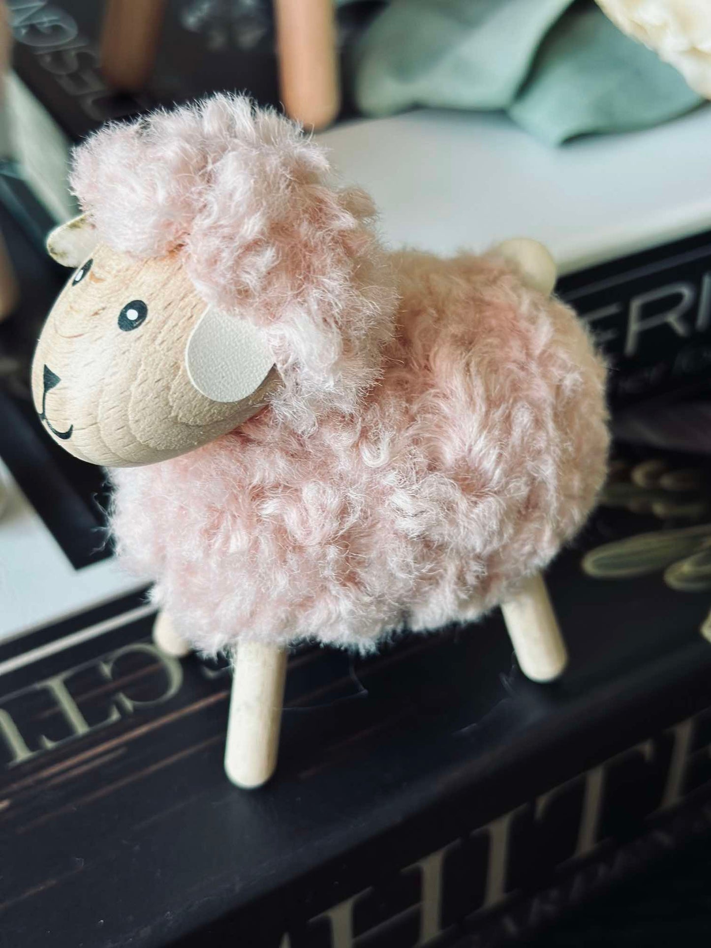 Får i træ med pels - Rosa