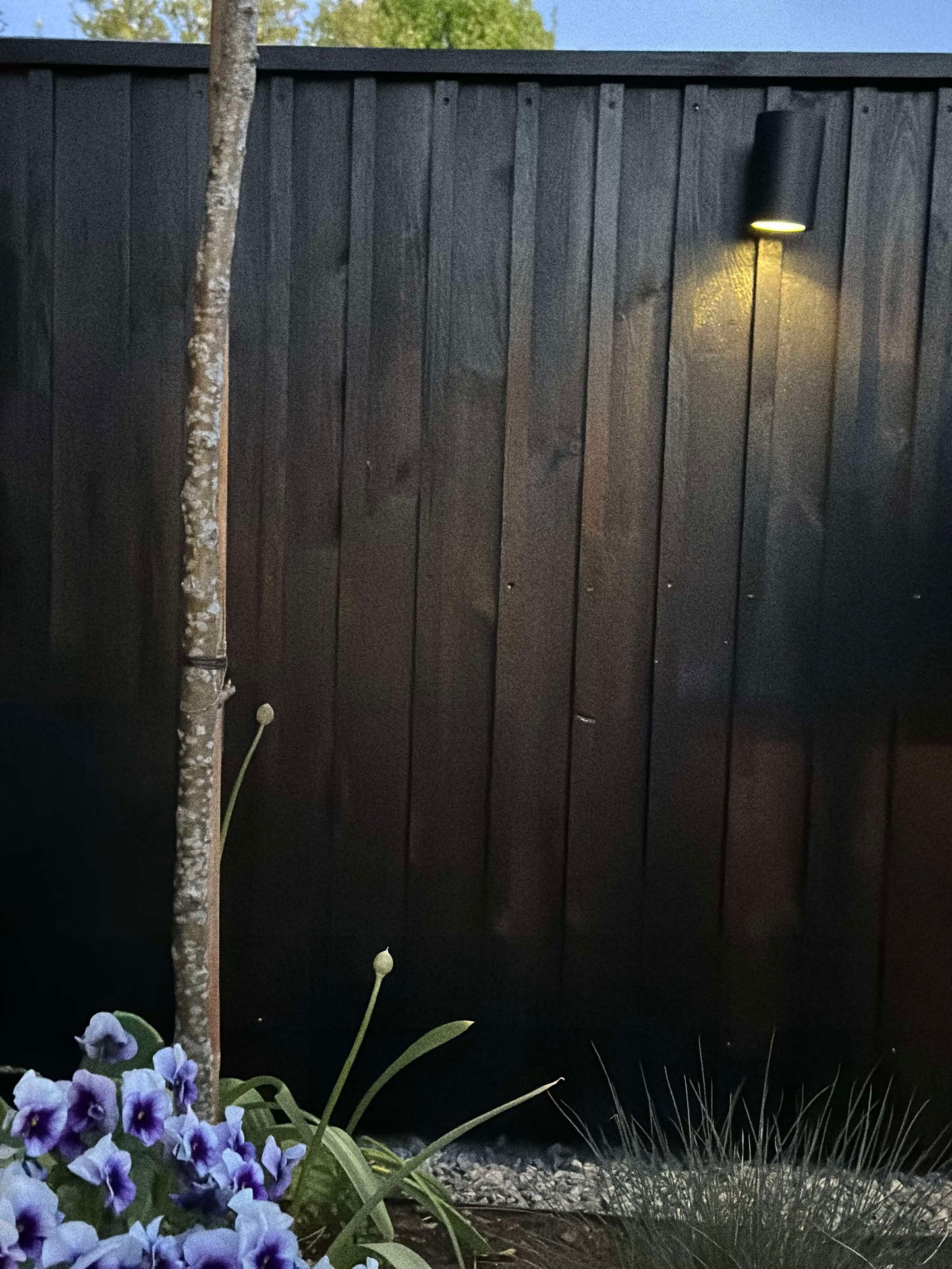 Væglampe med solceller