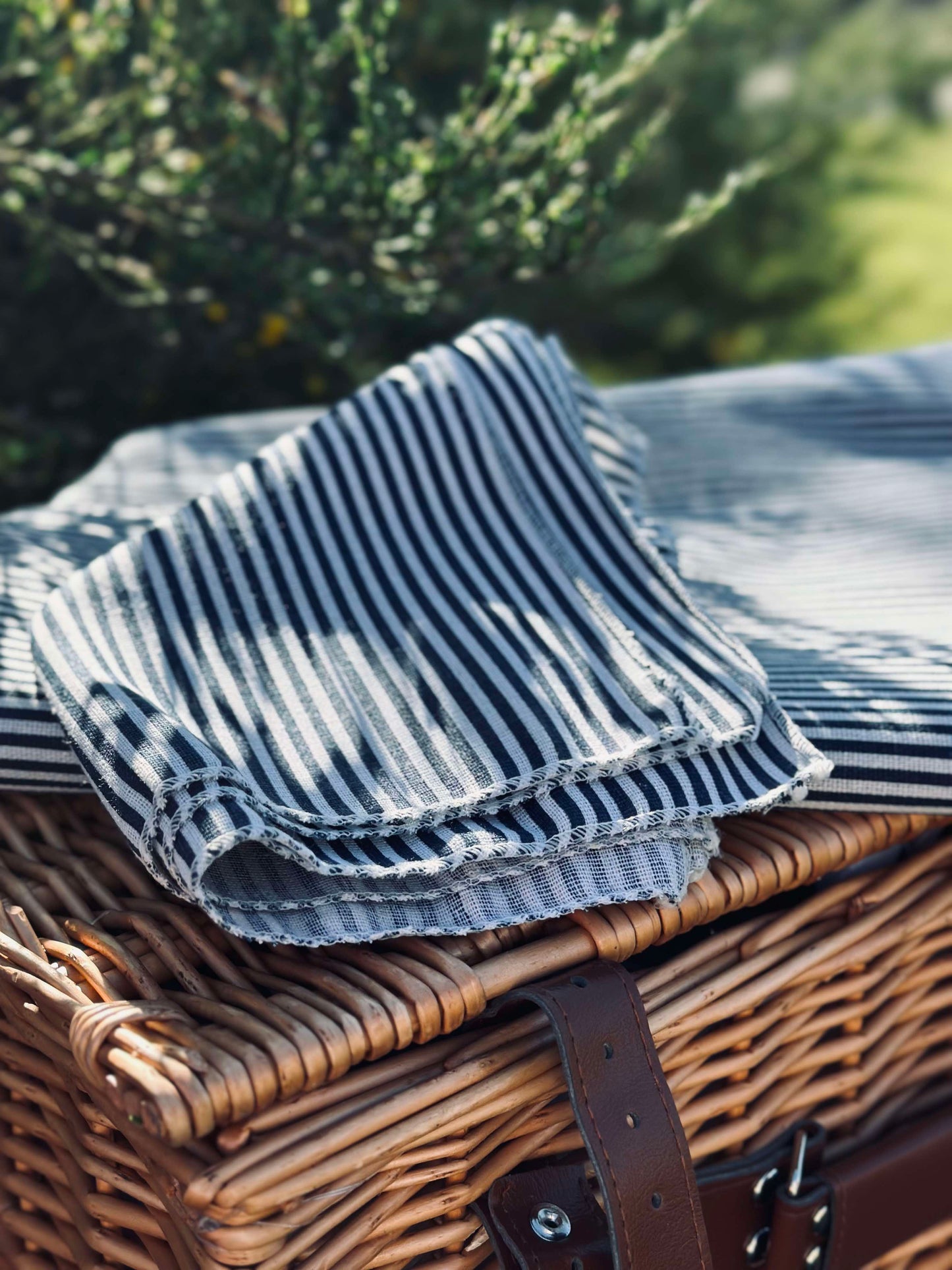 Picnickurv med indhold til 4 personer - DELUXE