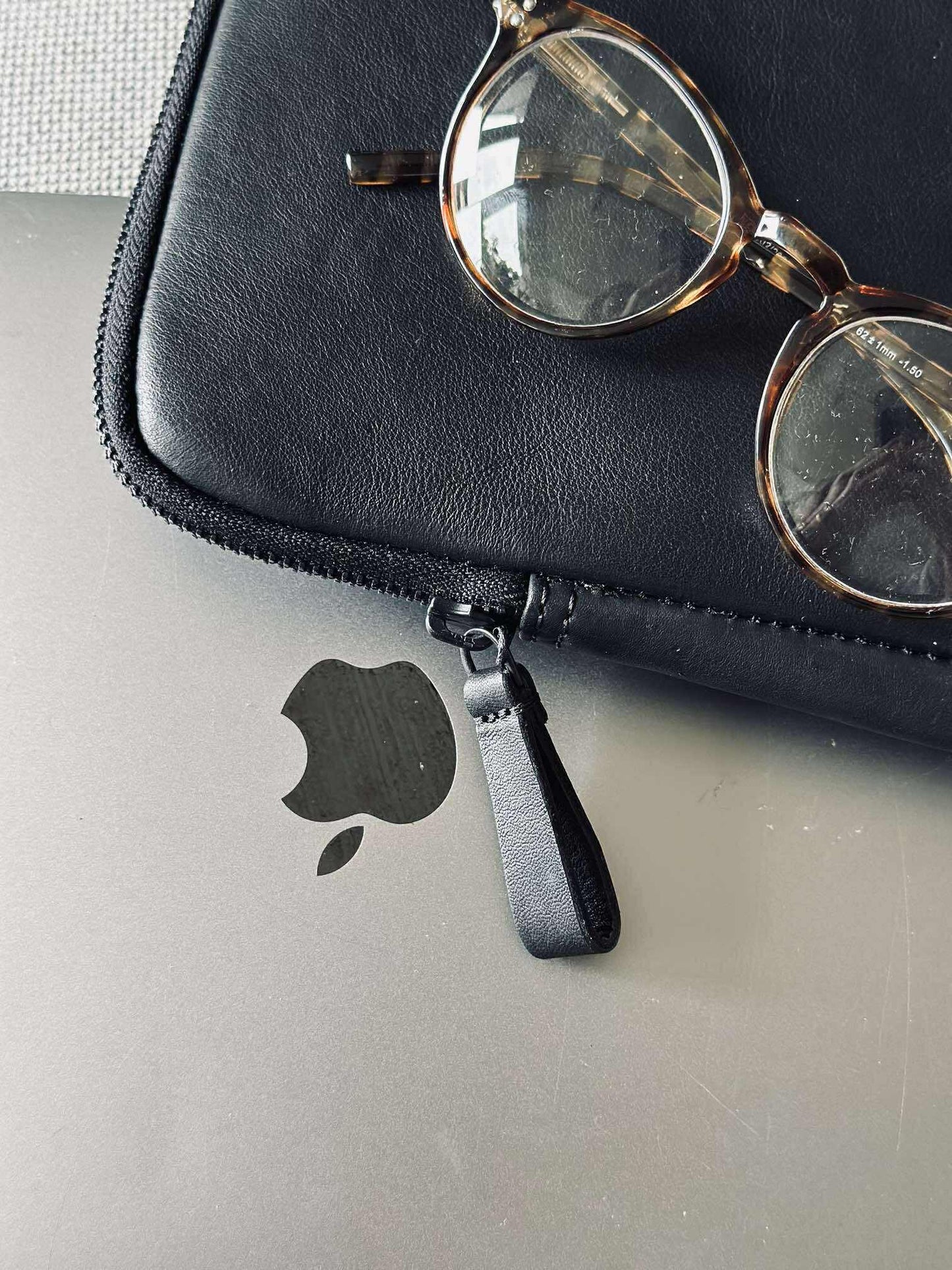 Laptop sleeve - Black / black