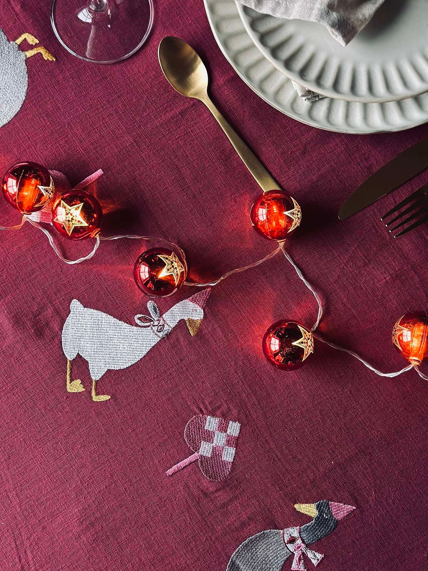 Juledug 140x240 - Broderi med ænder