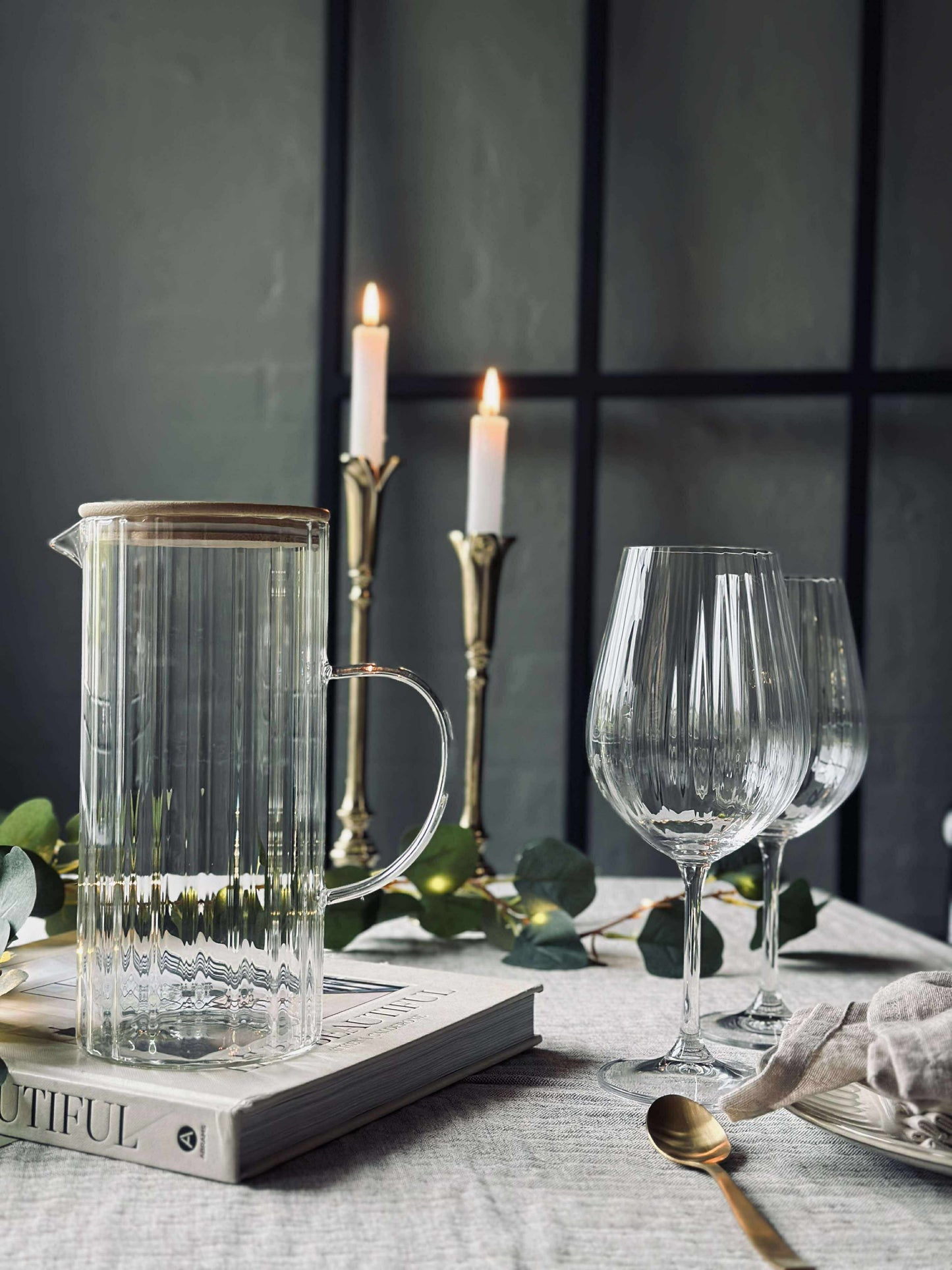 Glas kande med bambus låg