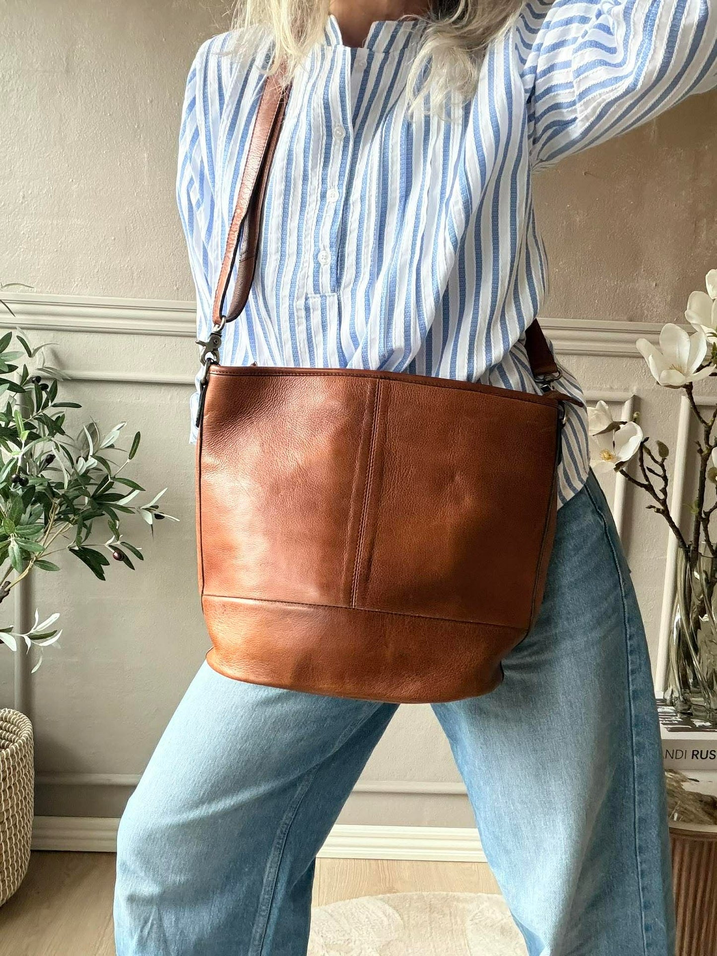 Skuldertaske Nomi walnut
