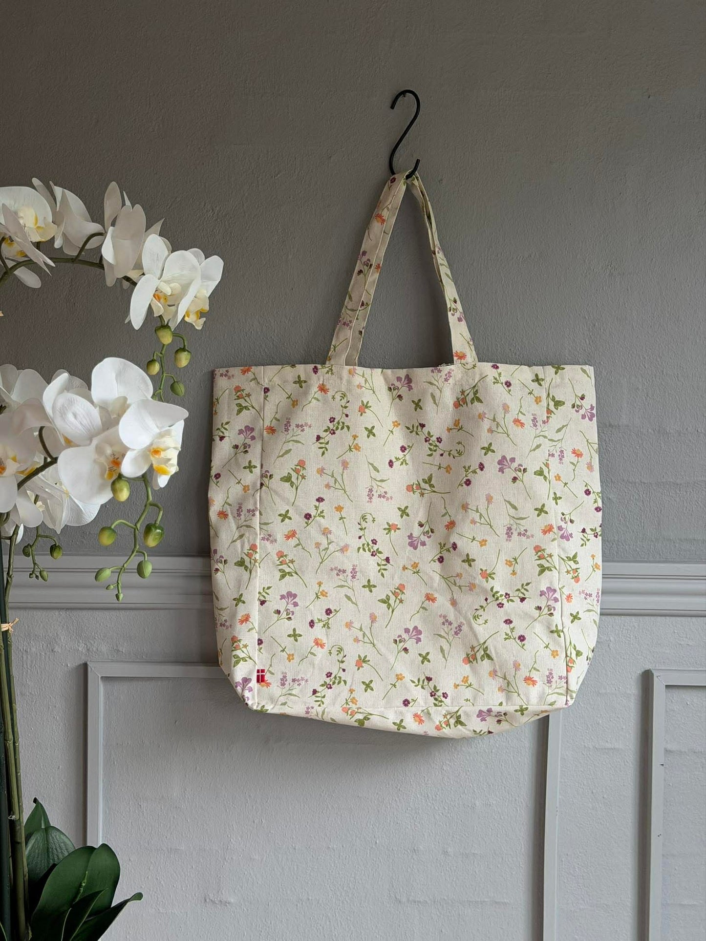 Shopper flower