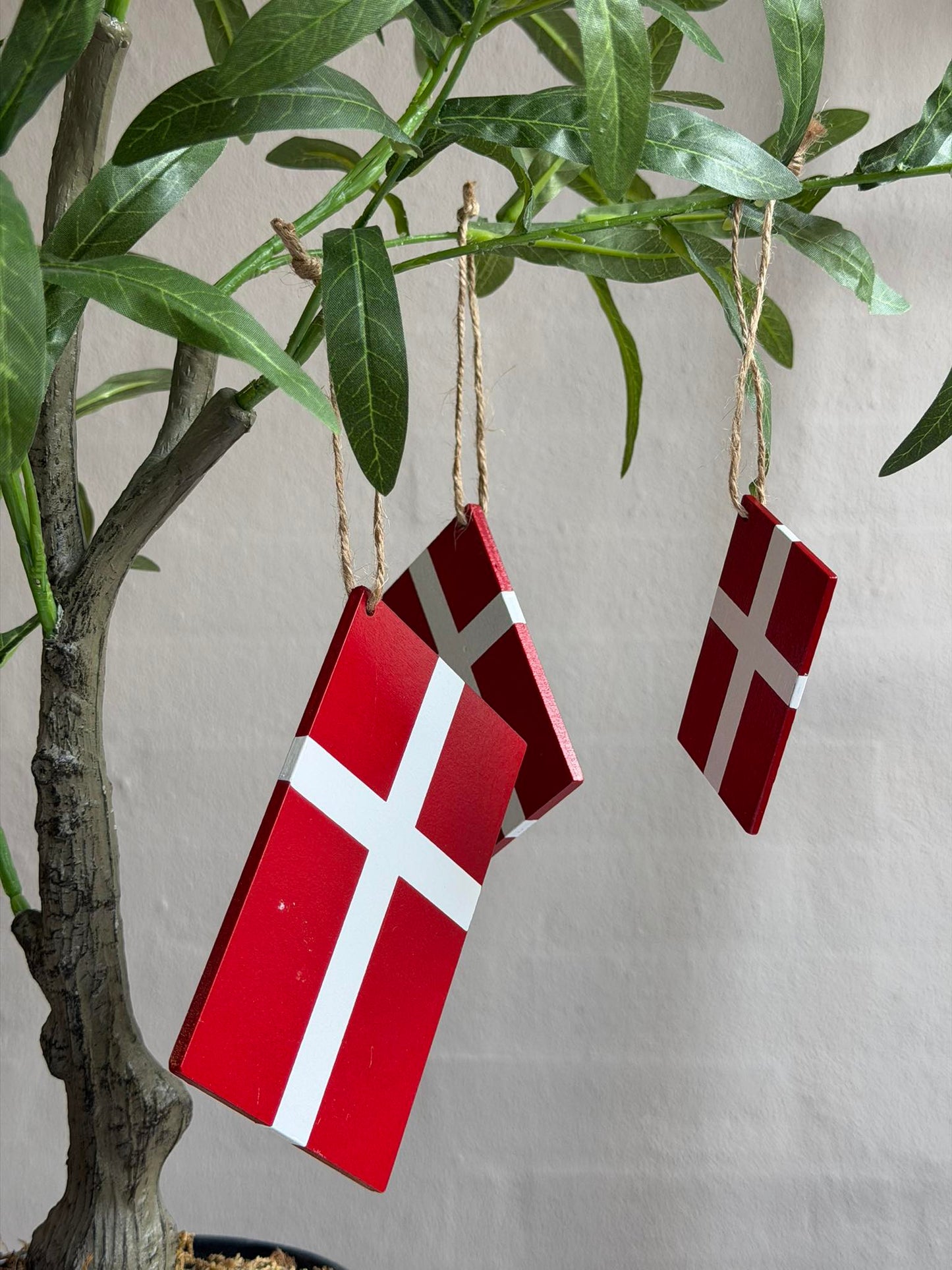 Dannebrog med ophæng - Flere størrelser