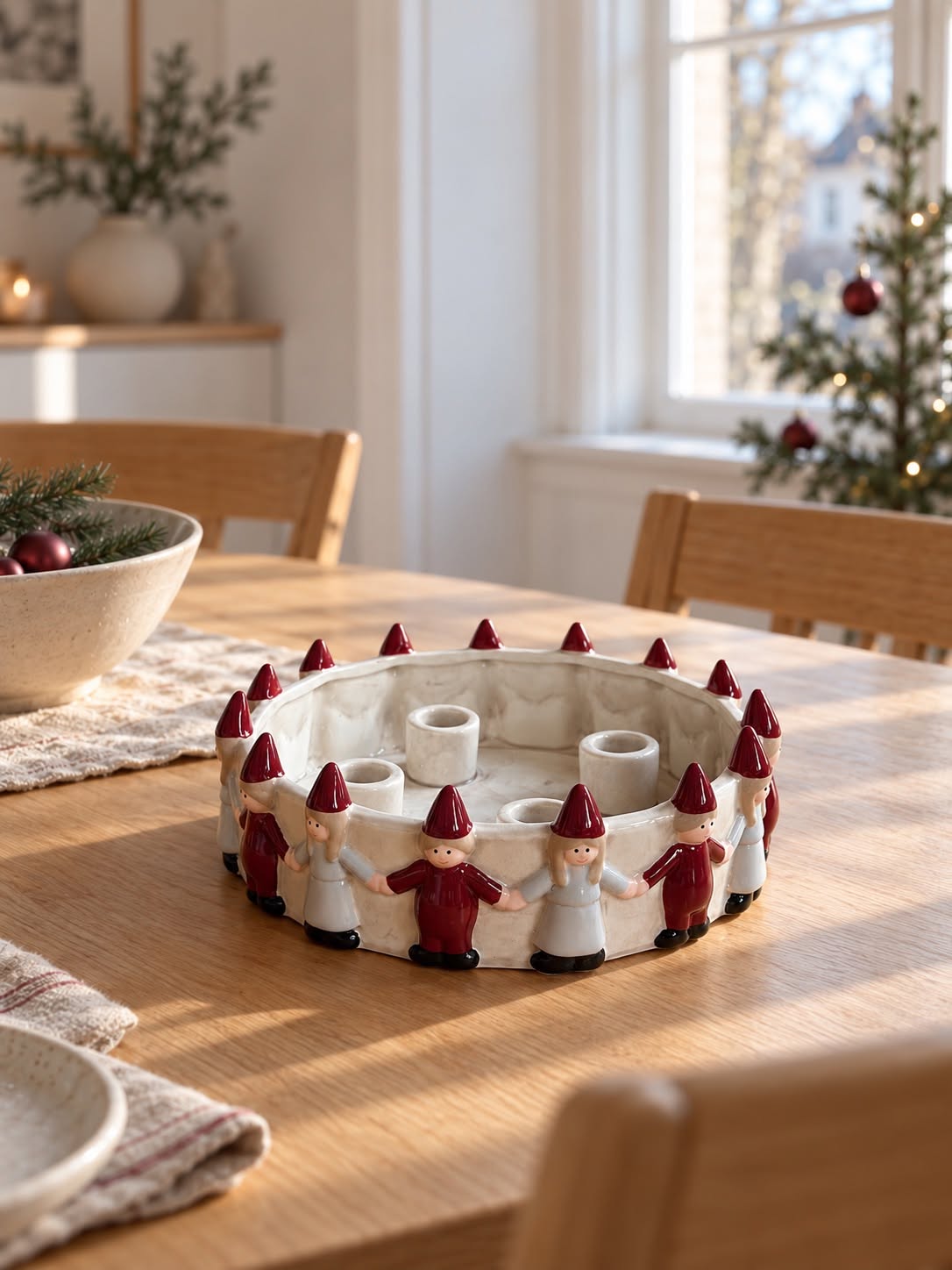 Lysestage til advent – nisser i rundkreds