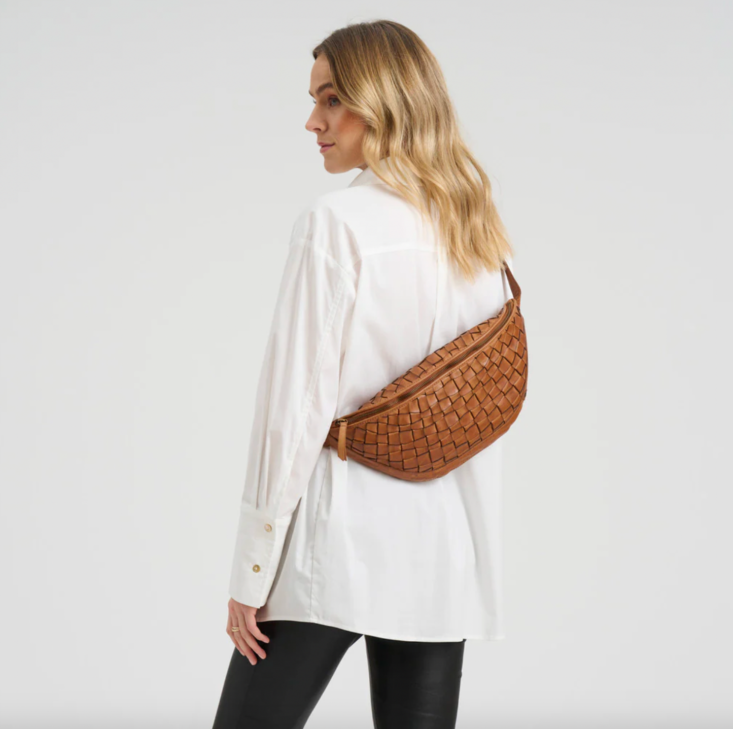 Warsaw bumbag i håndflettet skind - Vintage cognac