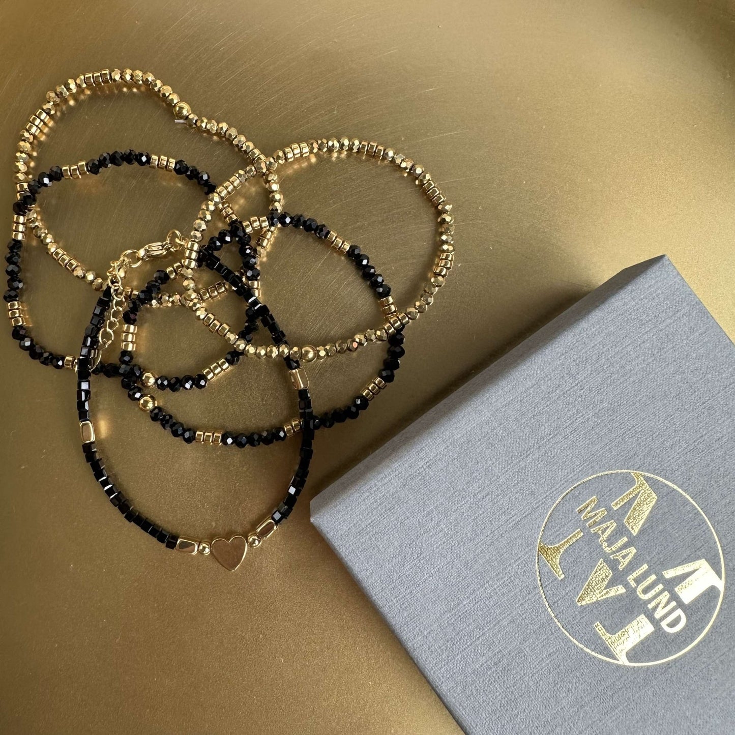Armbånd Black MICHELLE hjerte – 5 armbånd - VIAMAJA.DK