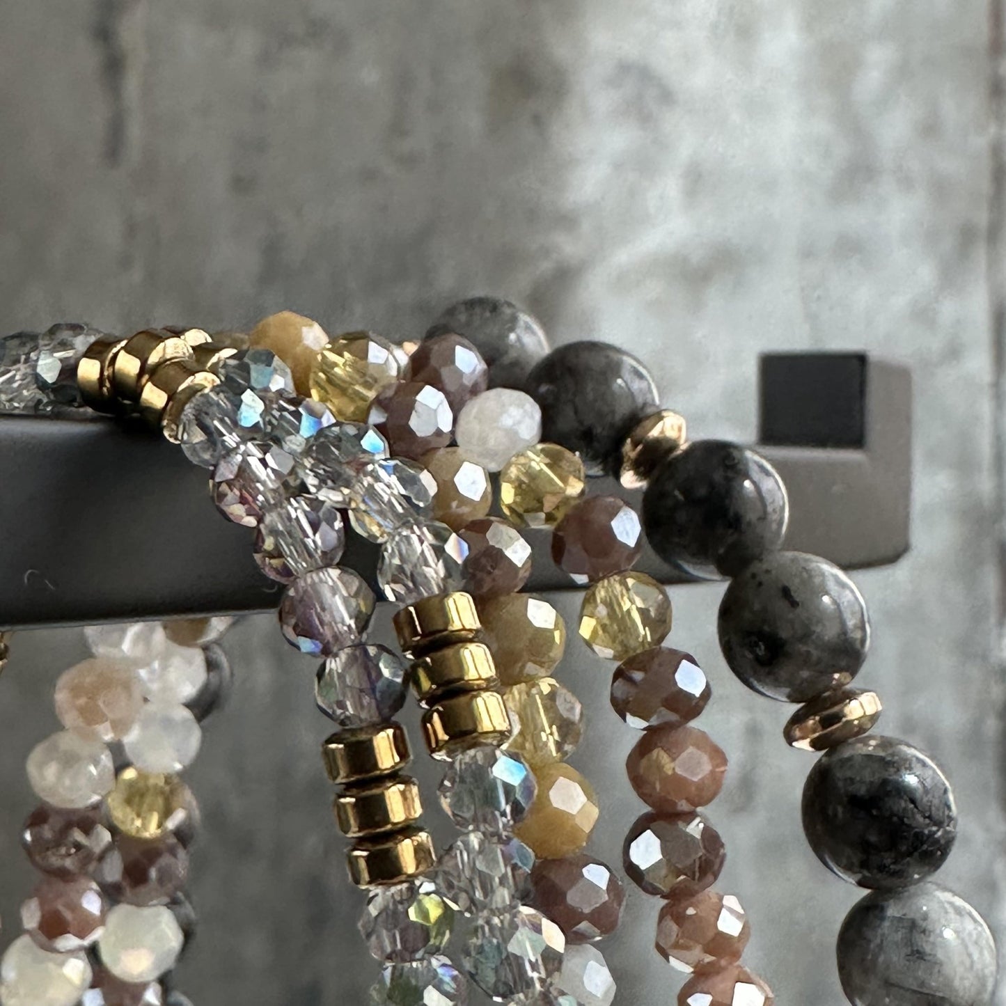 Armbånd MICHELLE Stone – Sæt med 5 armbånd - VIAMAJA.DK