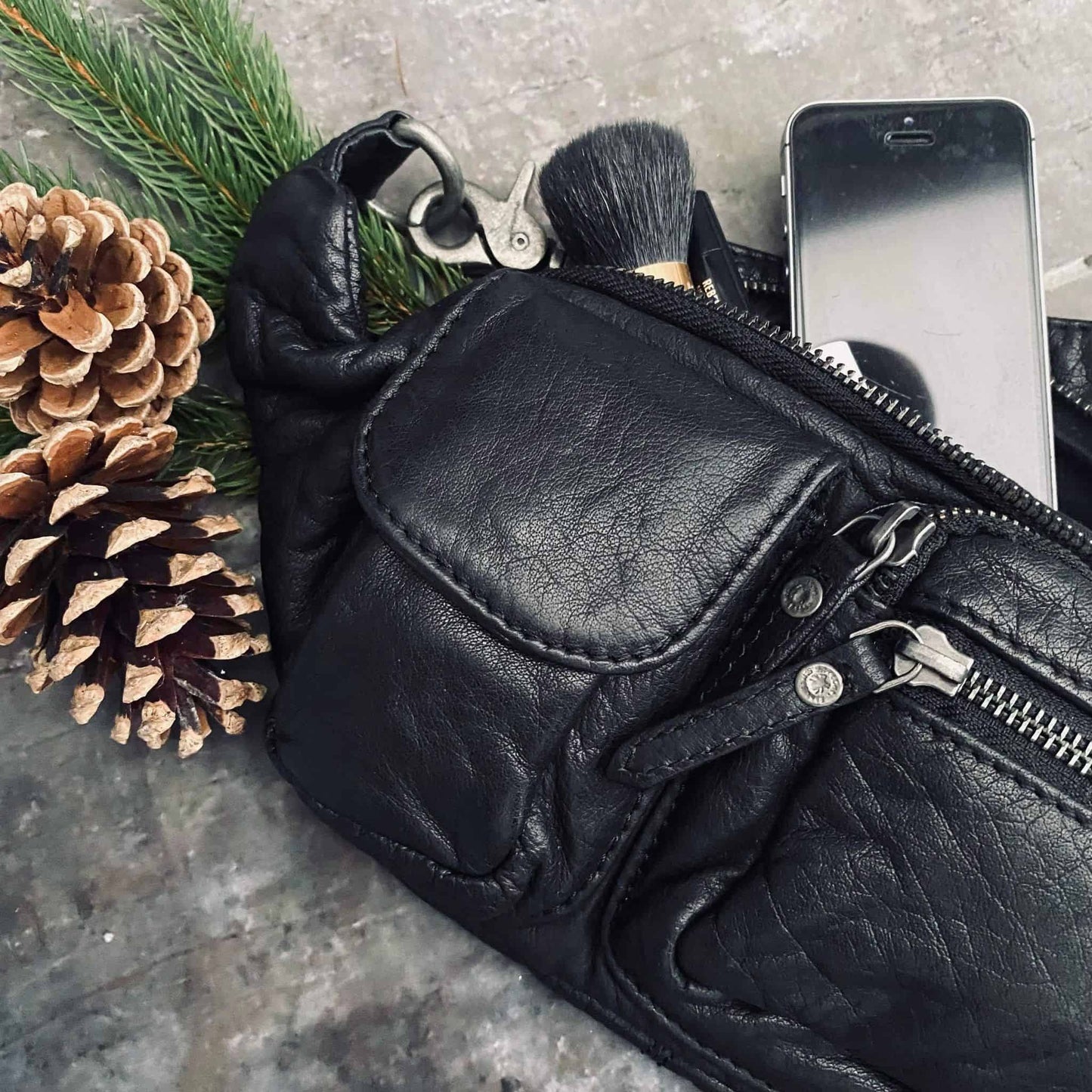 Bæltetaske i lækker blødt skind - JULEGAVEHIT - VIAMAJA.DK