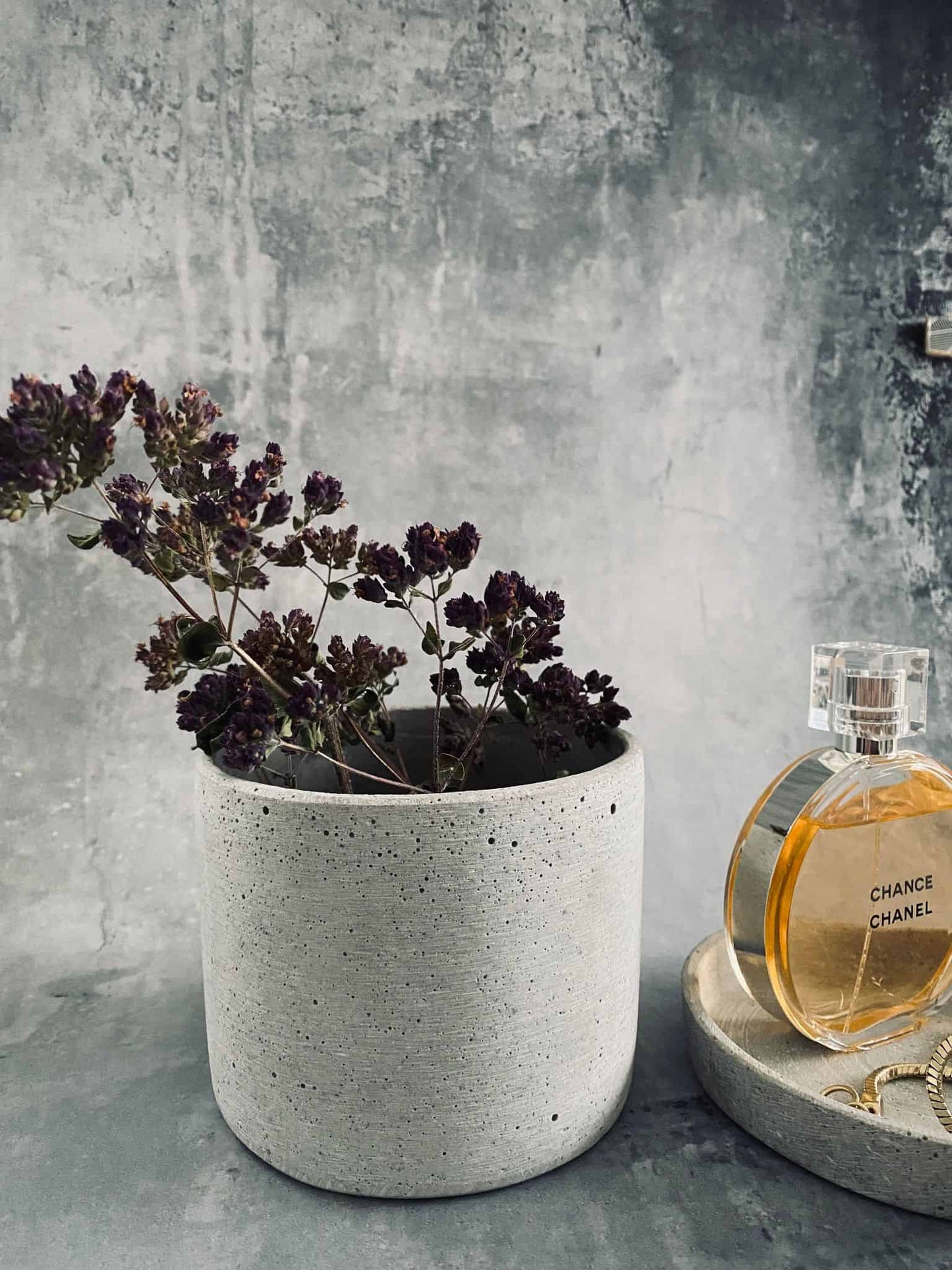 Bakke i lysgrå beton NORDIC – Lille - VIAMAJA