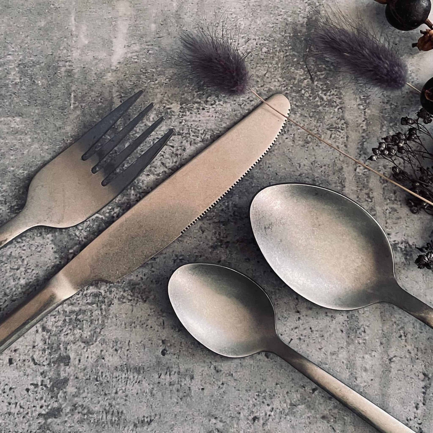 Bestik 16 dele rustfrit stål- Rustik finish - VIAMAJA.DK