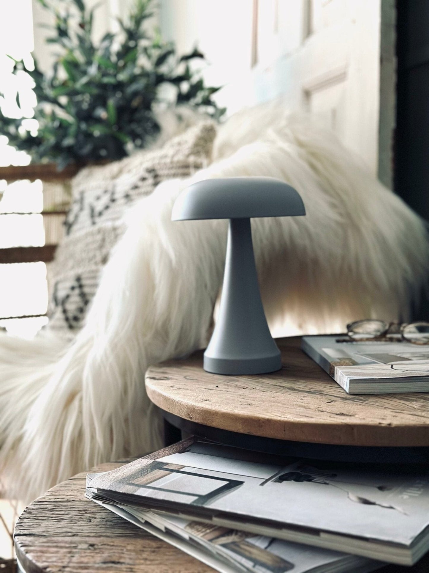 Bordlampe genopladelig – Mushroom Grå - VIAMAJA.DK