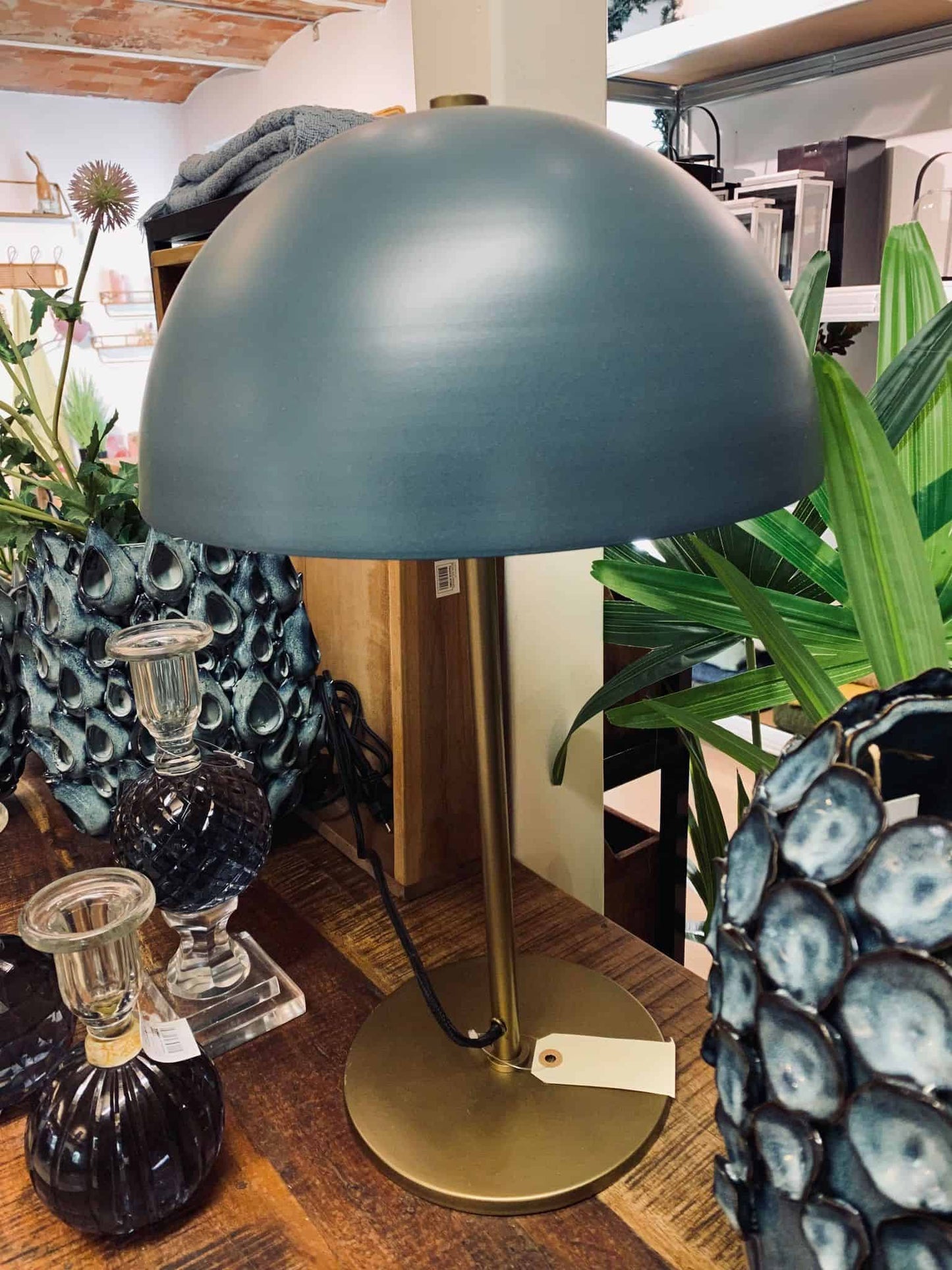 Bordlampe - petroleumsblå og messing - VIAMAJA.DK