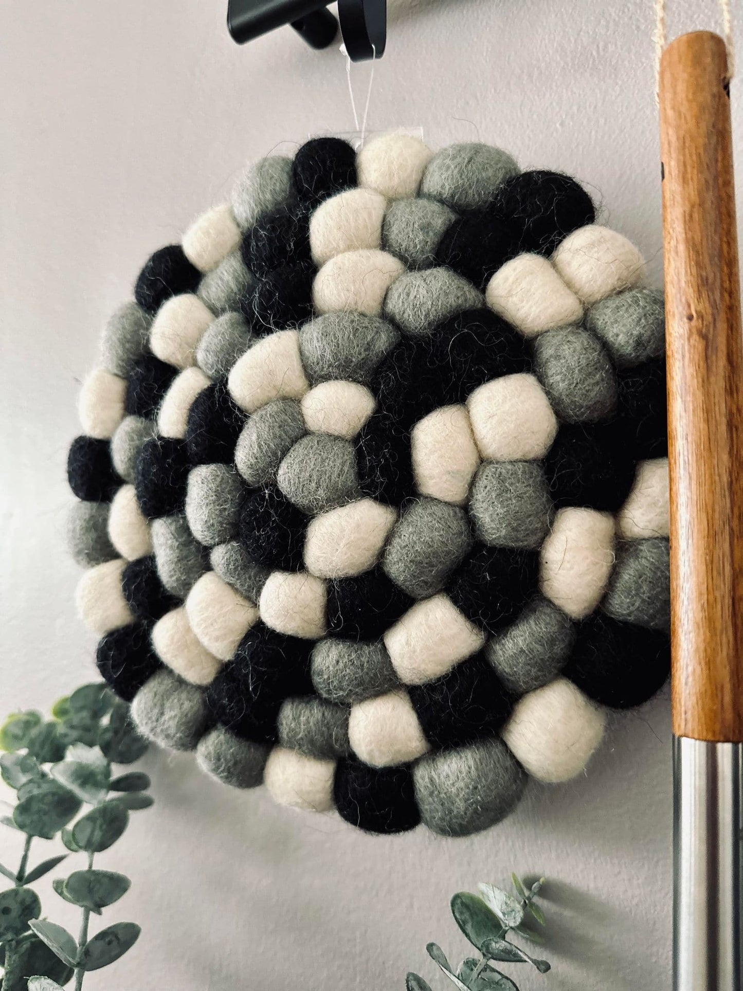 Bordskåner DOTS - Sort uld mix - VIAMAJA.DK