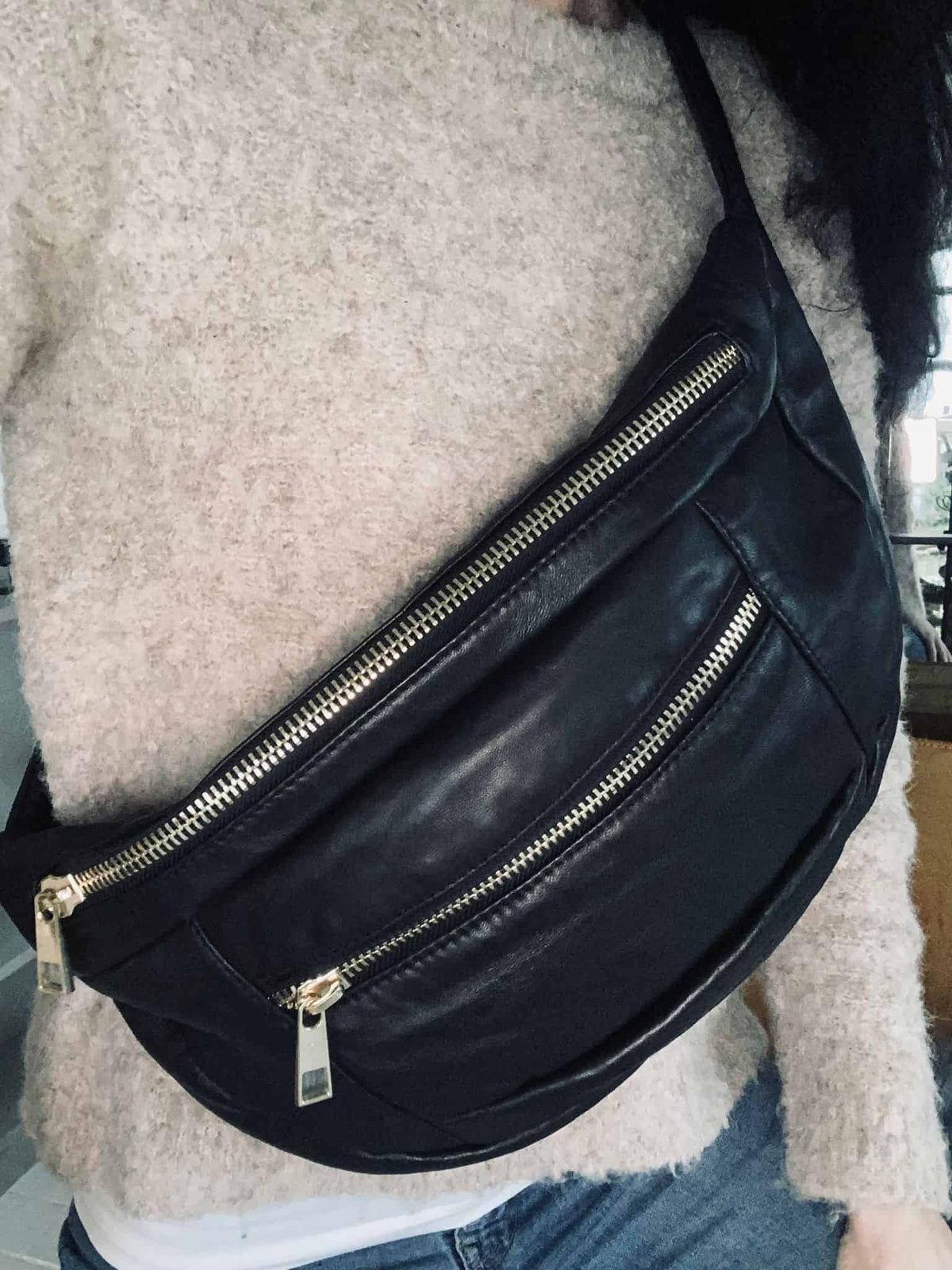 Bumbag XL MIRA - Blød læder med guld lynlåse - VIAMAJA.DK