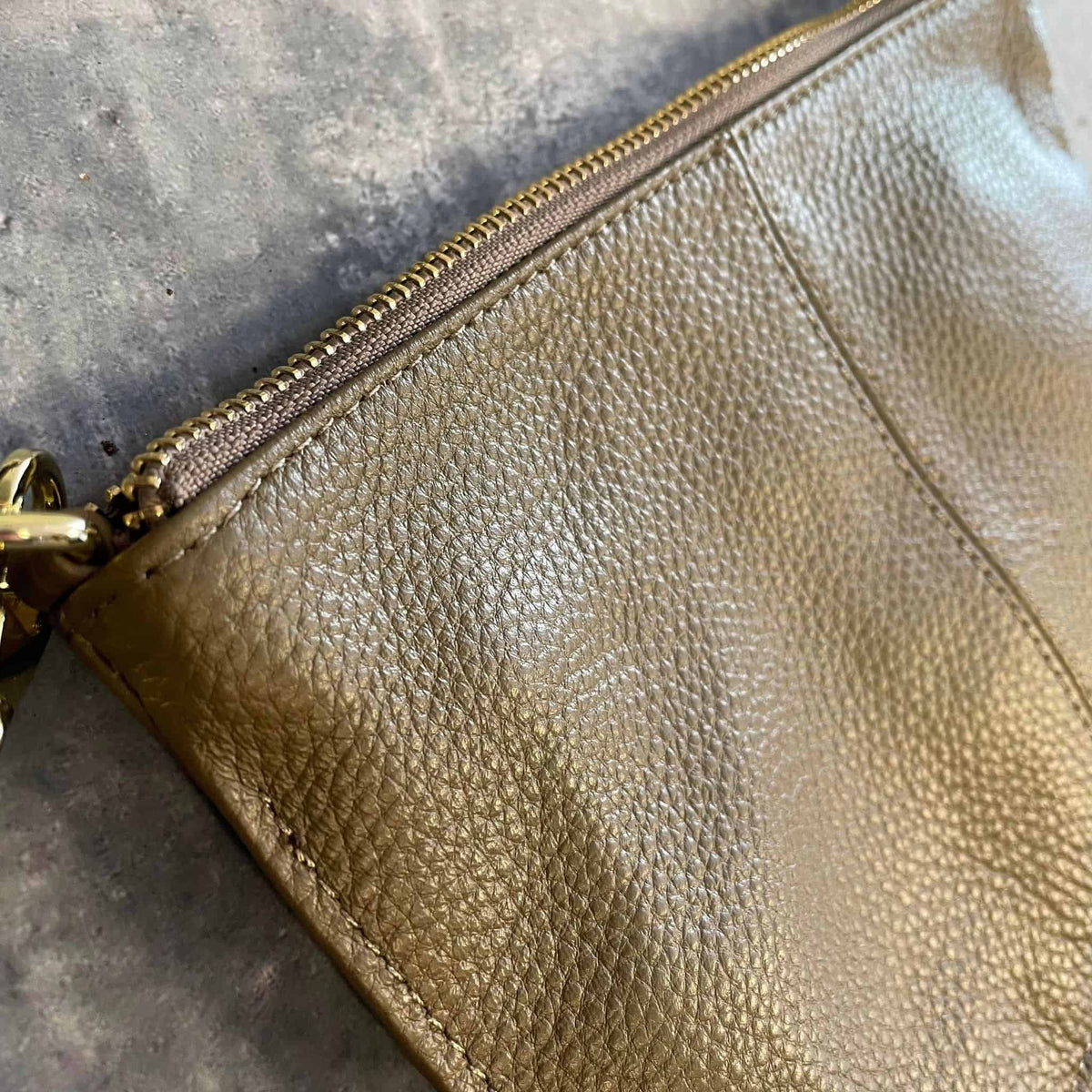 Clutch / taske OFELIA Khaki - VIAMAJA.DK