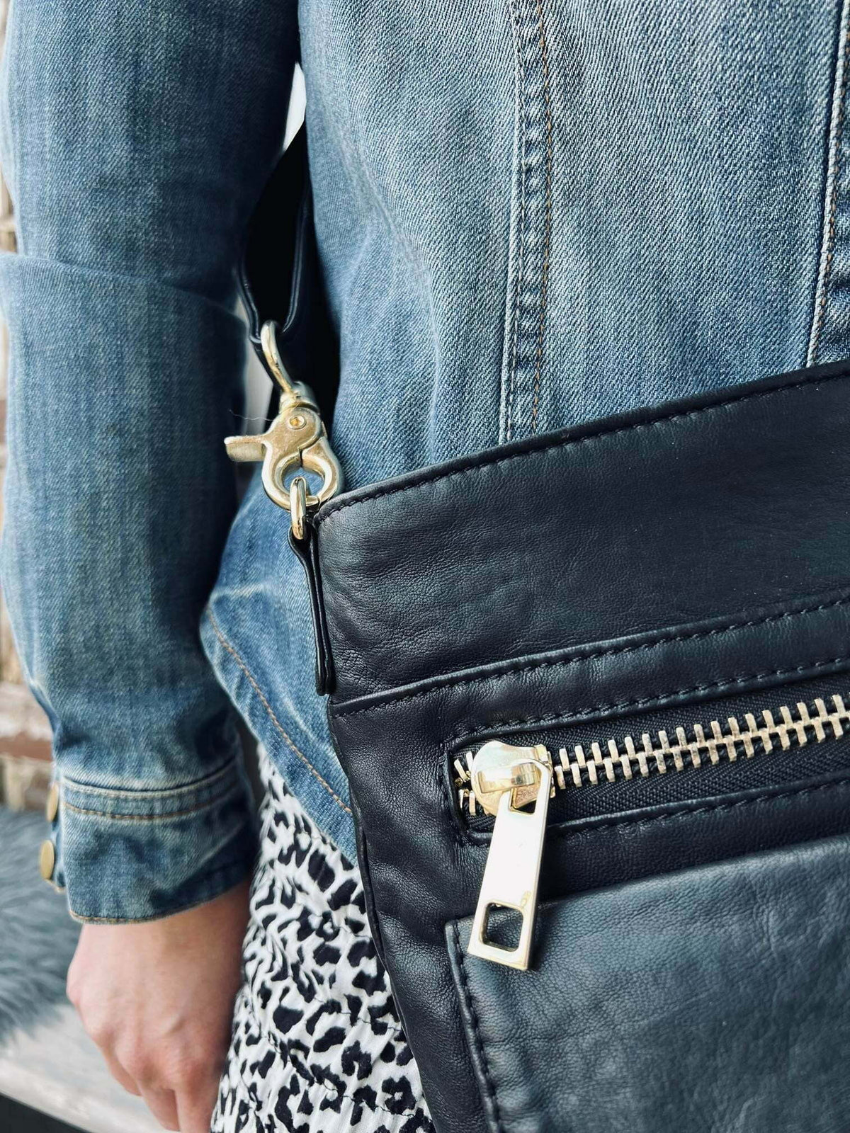 Crossbody BLACK / GOLD - Ultra blød - VIAMAJA.DK