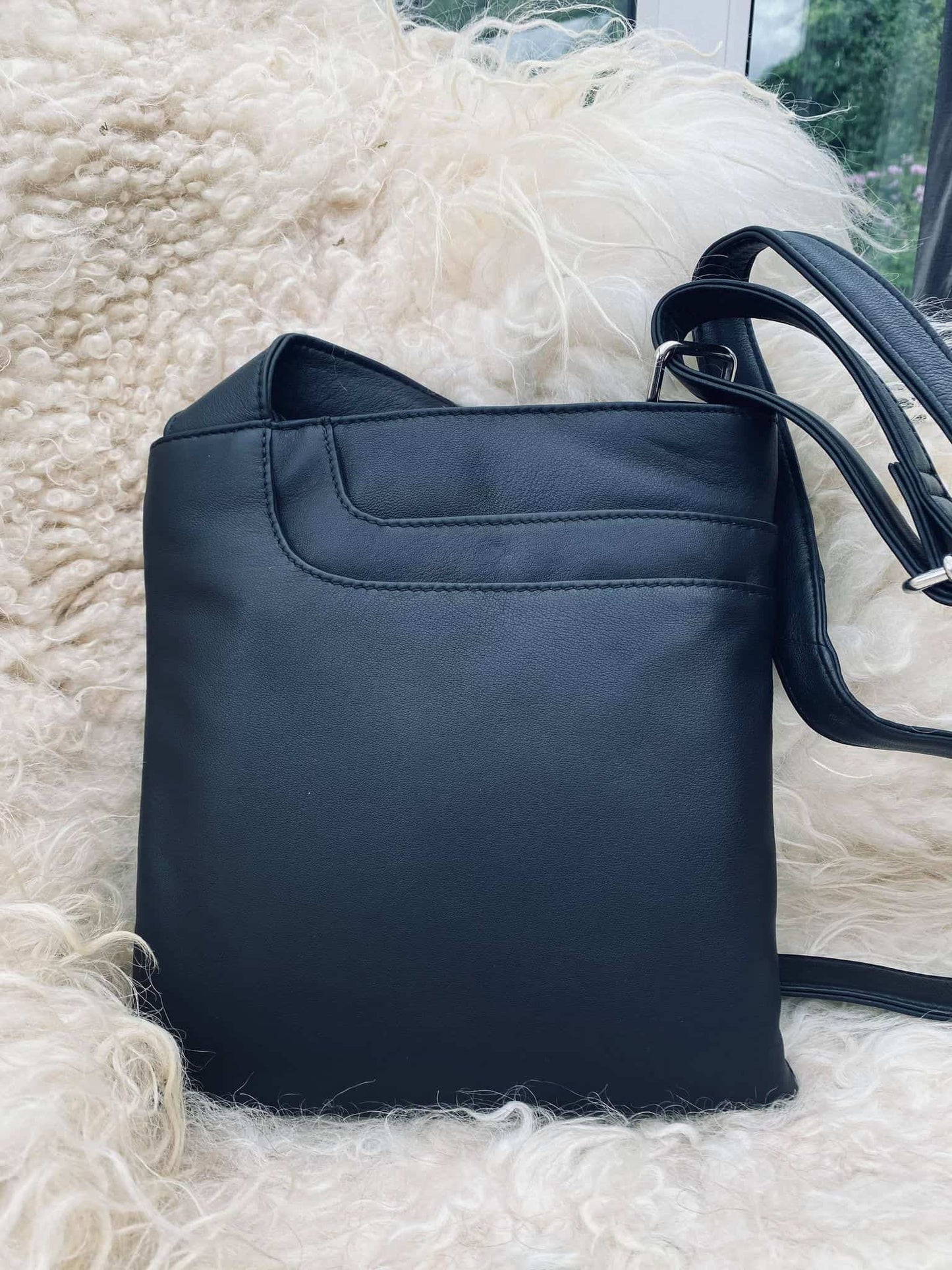 Crossbody GRY - Sort ultra blødt kalveskind - VIAMAJA.DK