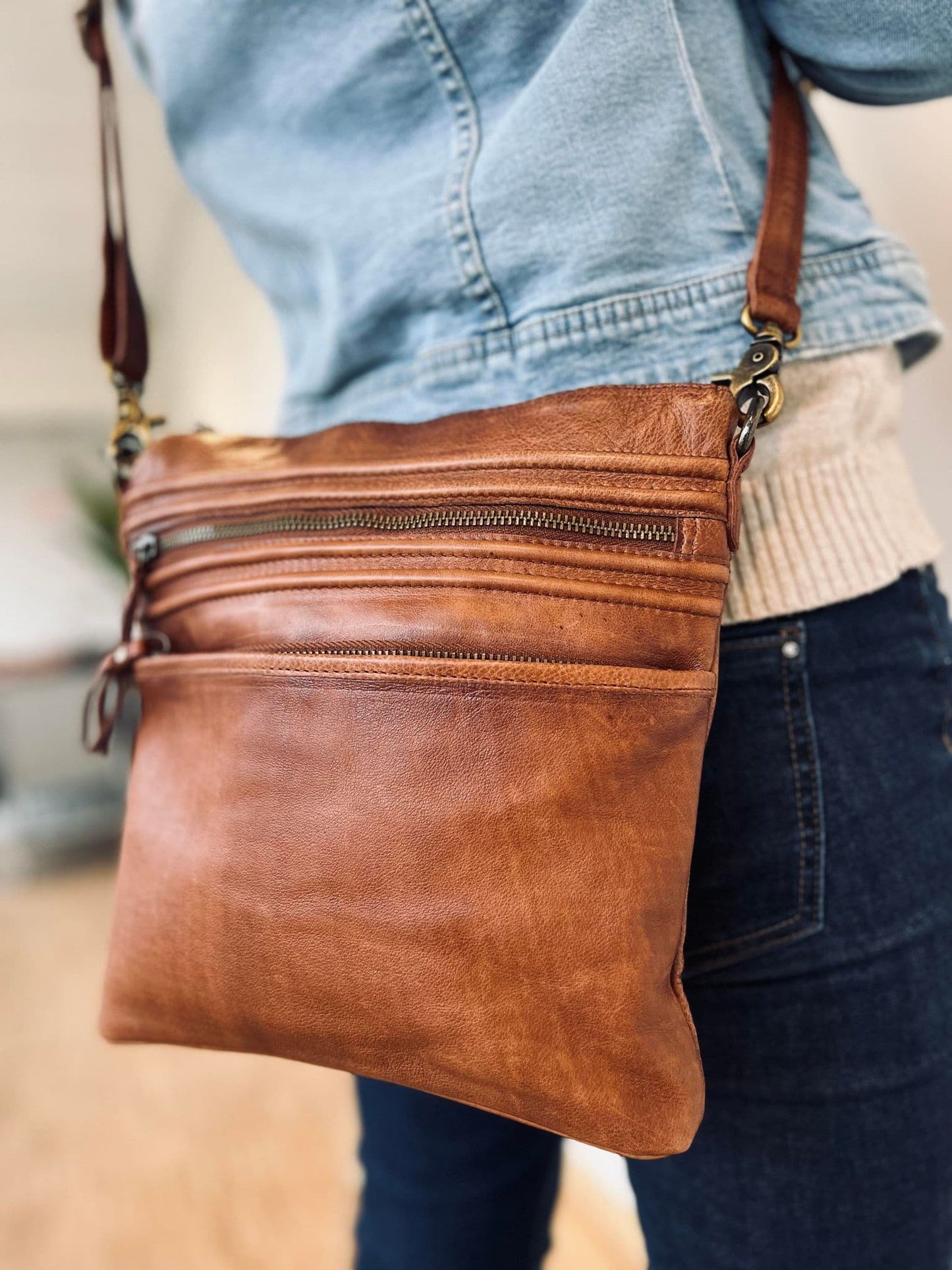 Crossover taske FELLO Walnut - VIAMAJA.DK
