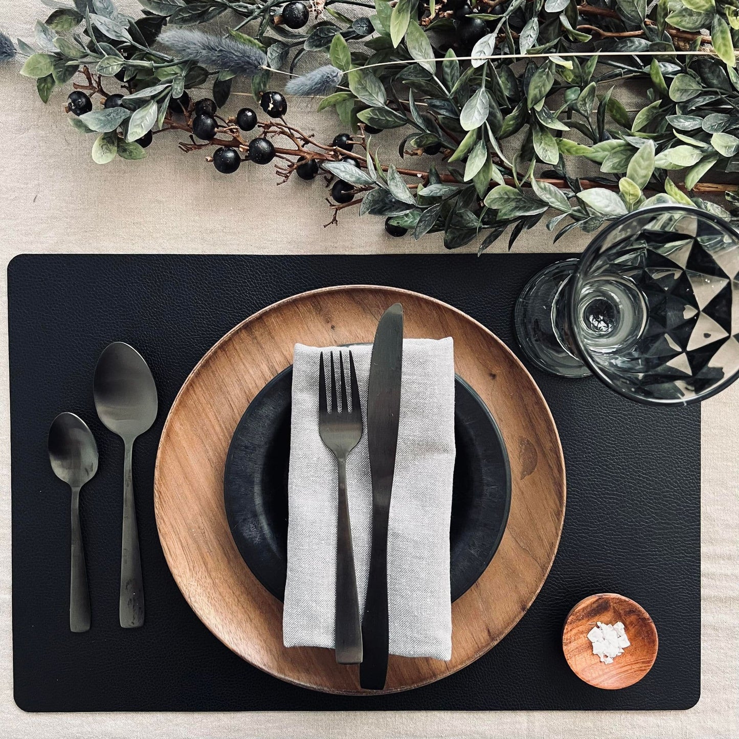 Dækkeserviet - 30x45 - Sort - VIAMAJA.DK