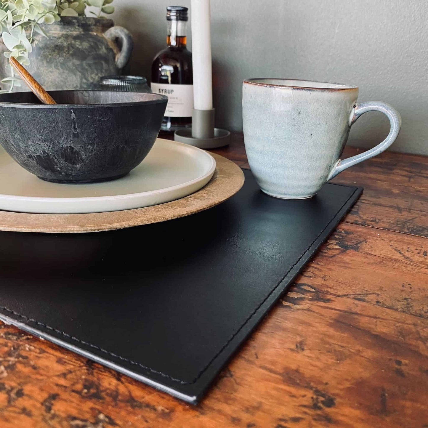 Dækkeserviet i Sort læder - VIAMAJA.DK