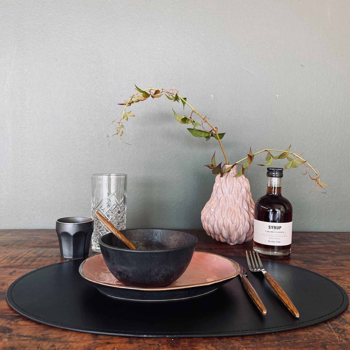 Dækkeserviet - Oval Sort læder - VIAMAJA.DK