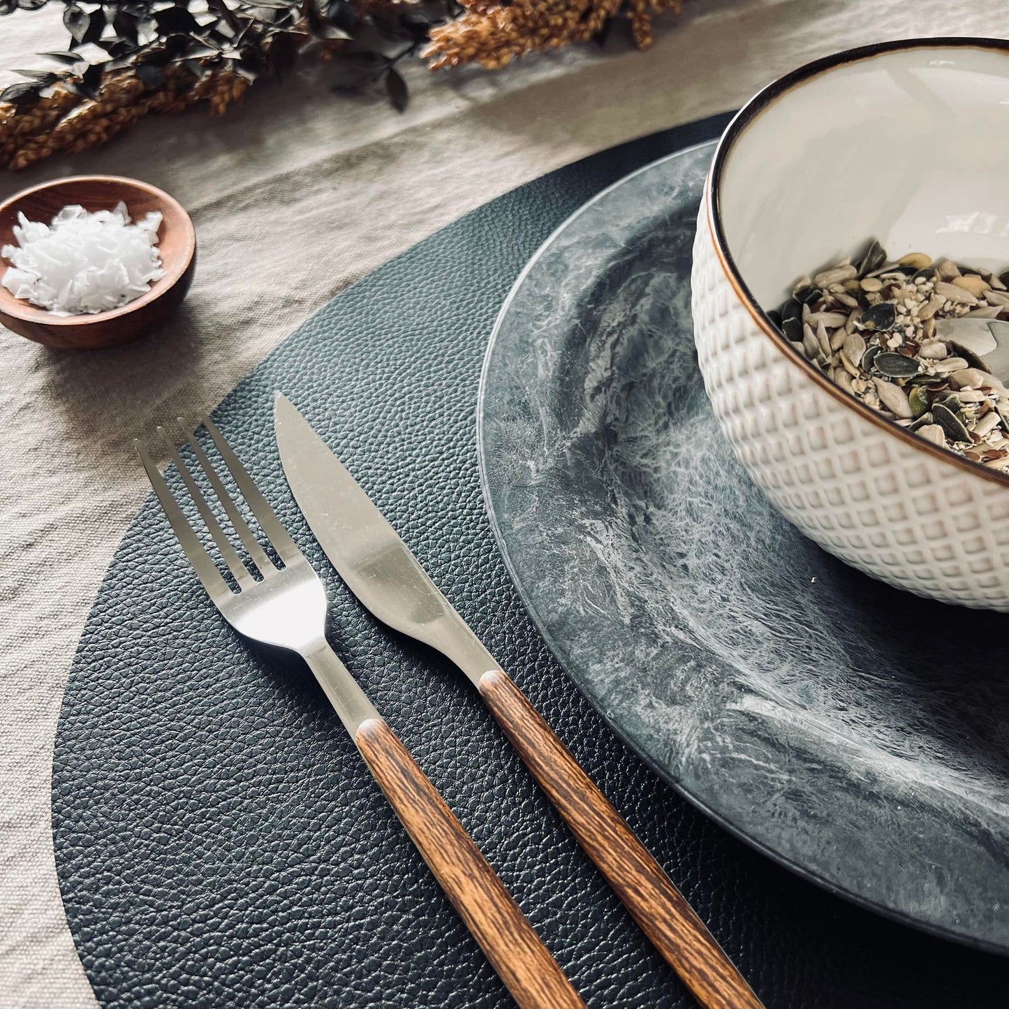 Dækkeserviet - Vendbar Cognac / Sort - Oval - VIAMAJA.DK