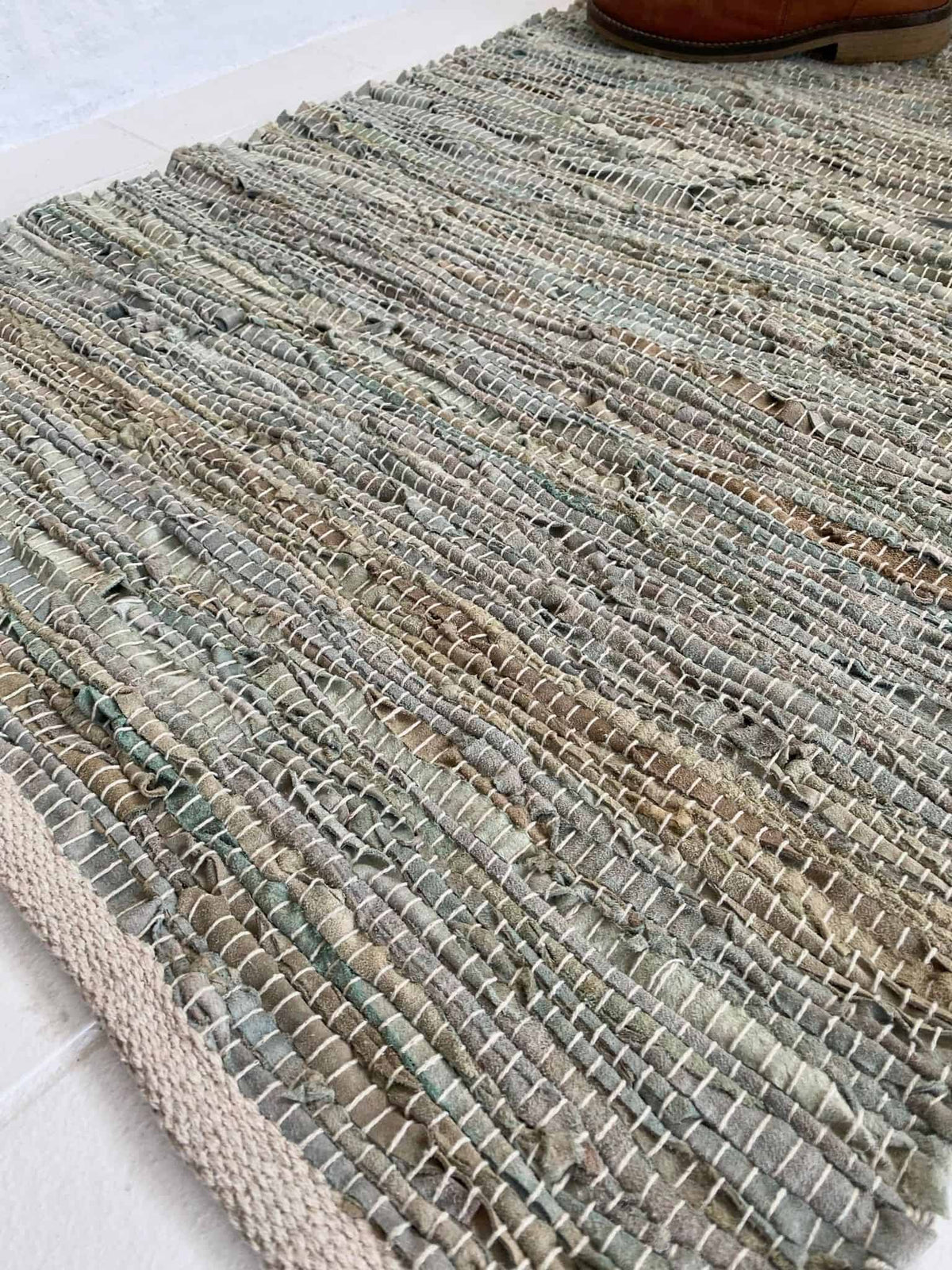 Dørmåtte / skindtæppe - Duset grøn 90x60 - VIAMAJA.DK