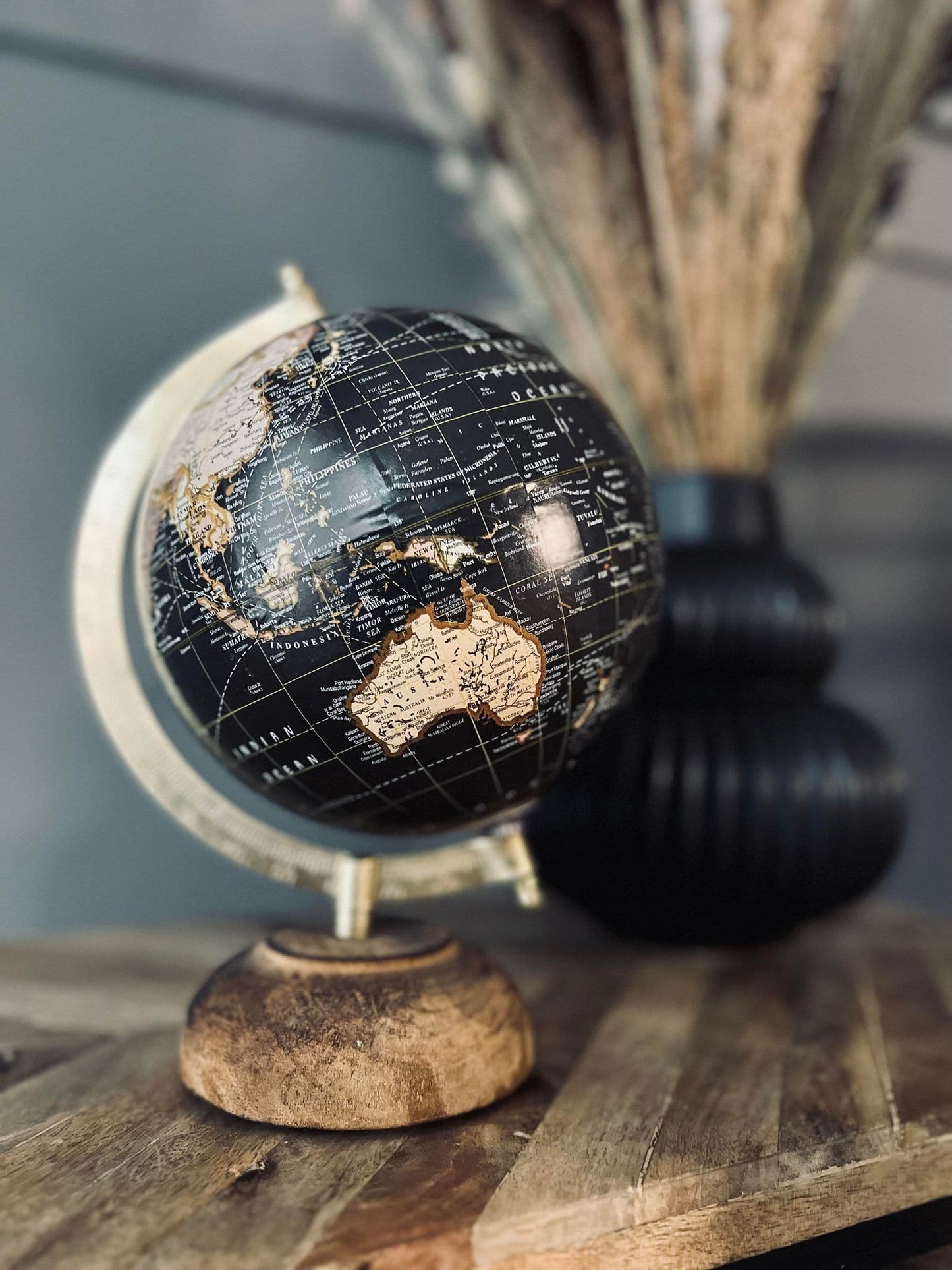 Globus på træfod - Sort - VIAMAJA.DK