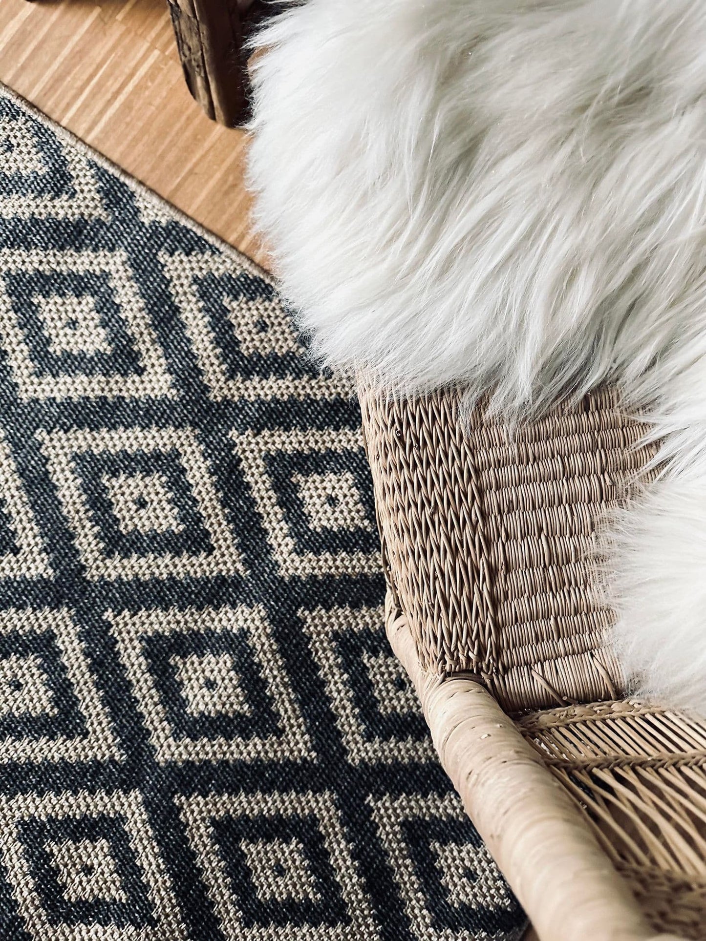 Gulvtæppe 180×120 – Godkendt til inde og ude - VIAMAJA.DK