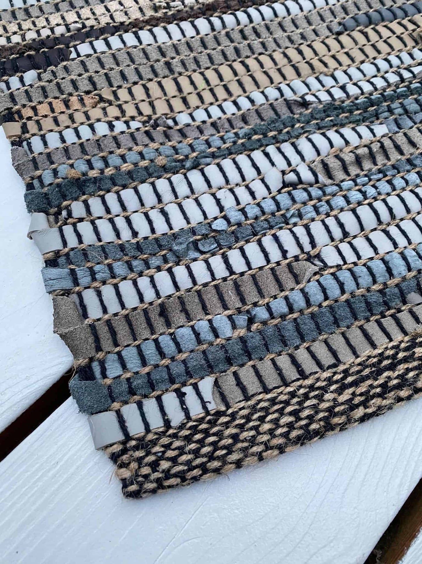 Gulvtæppe i flettet skind - 60x90cm - VIAMAJA.DK