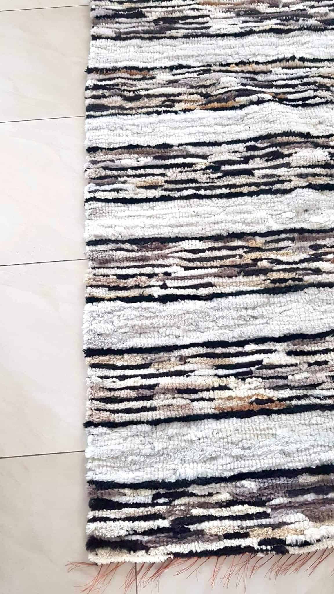 Gulvtæppe i håndsyet lammeskind - smukke lyse farver - VIAMAJA.DK