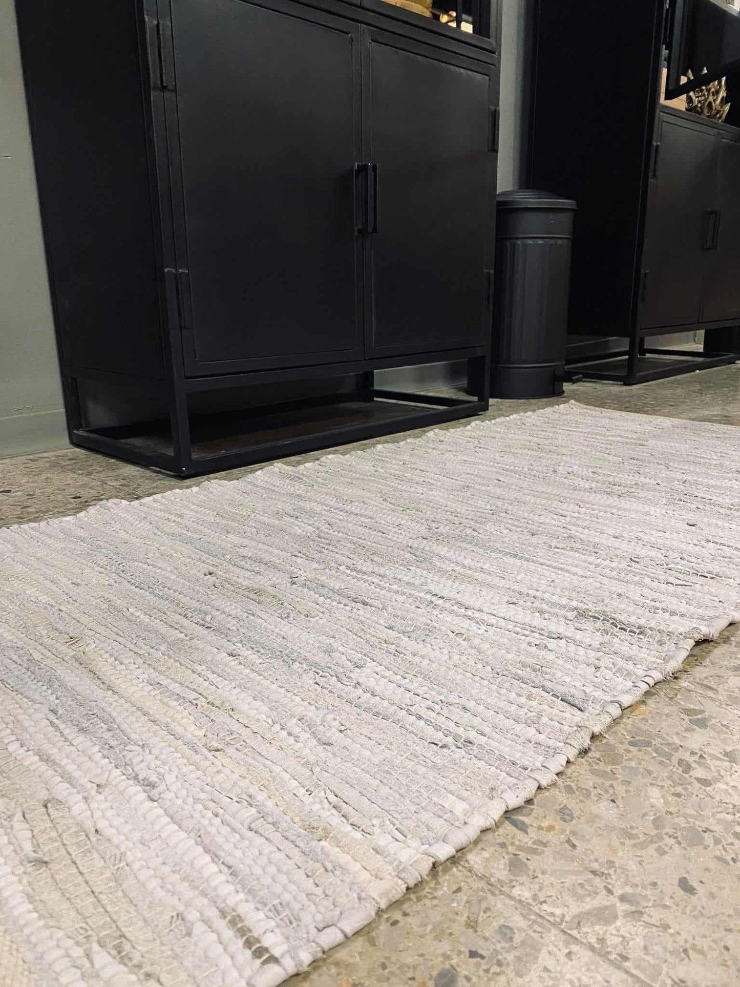 Gulvtæppe i skind - 70X140 - Lys grå - VIAMAJA.DK