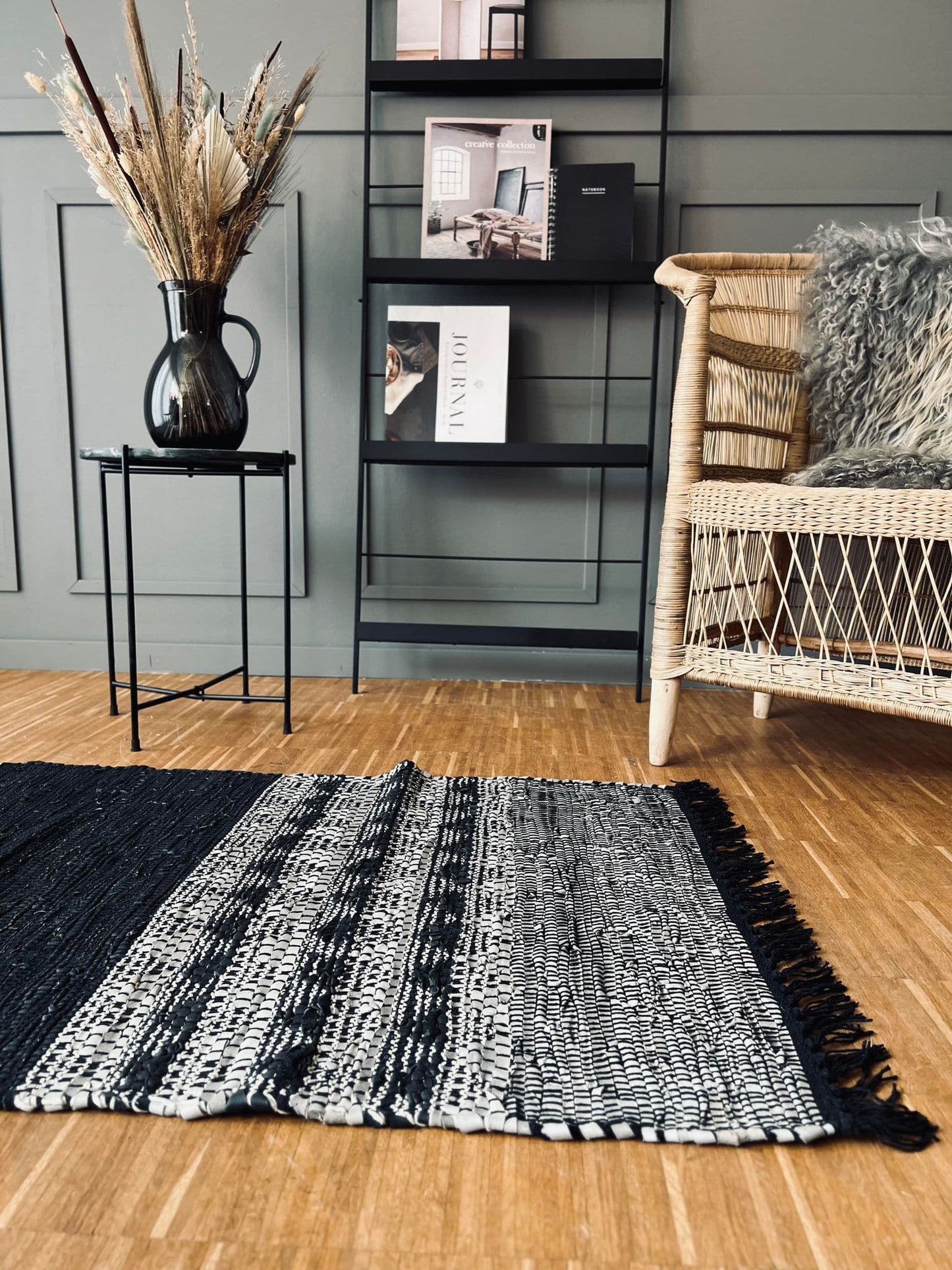 Gulvtæppe i skind - Sort mønster - 70x140cm - VIAMAJA.DK