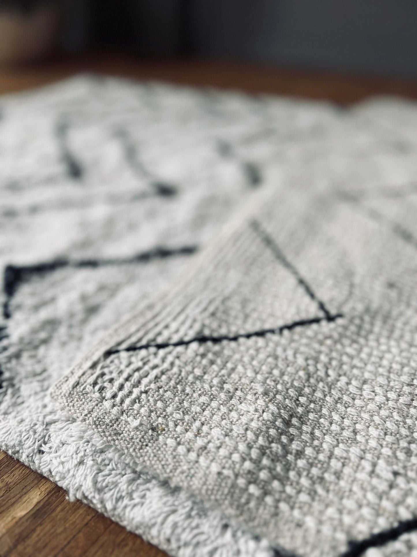 Gulvtæppe ZIGZAG 70x140 - VIAMAJA.DK