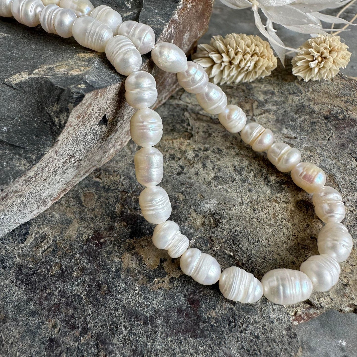 Halskæde Nadia m. ferskvandsperler - Råhvid - VIAMAJA.DK