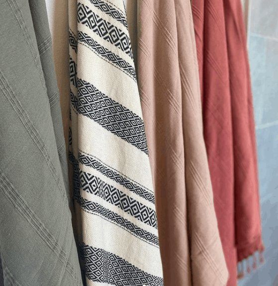 Hamam håndklæde – Black / Off White – 90×180 - VIAMAJA.DK