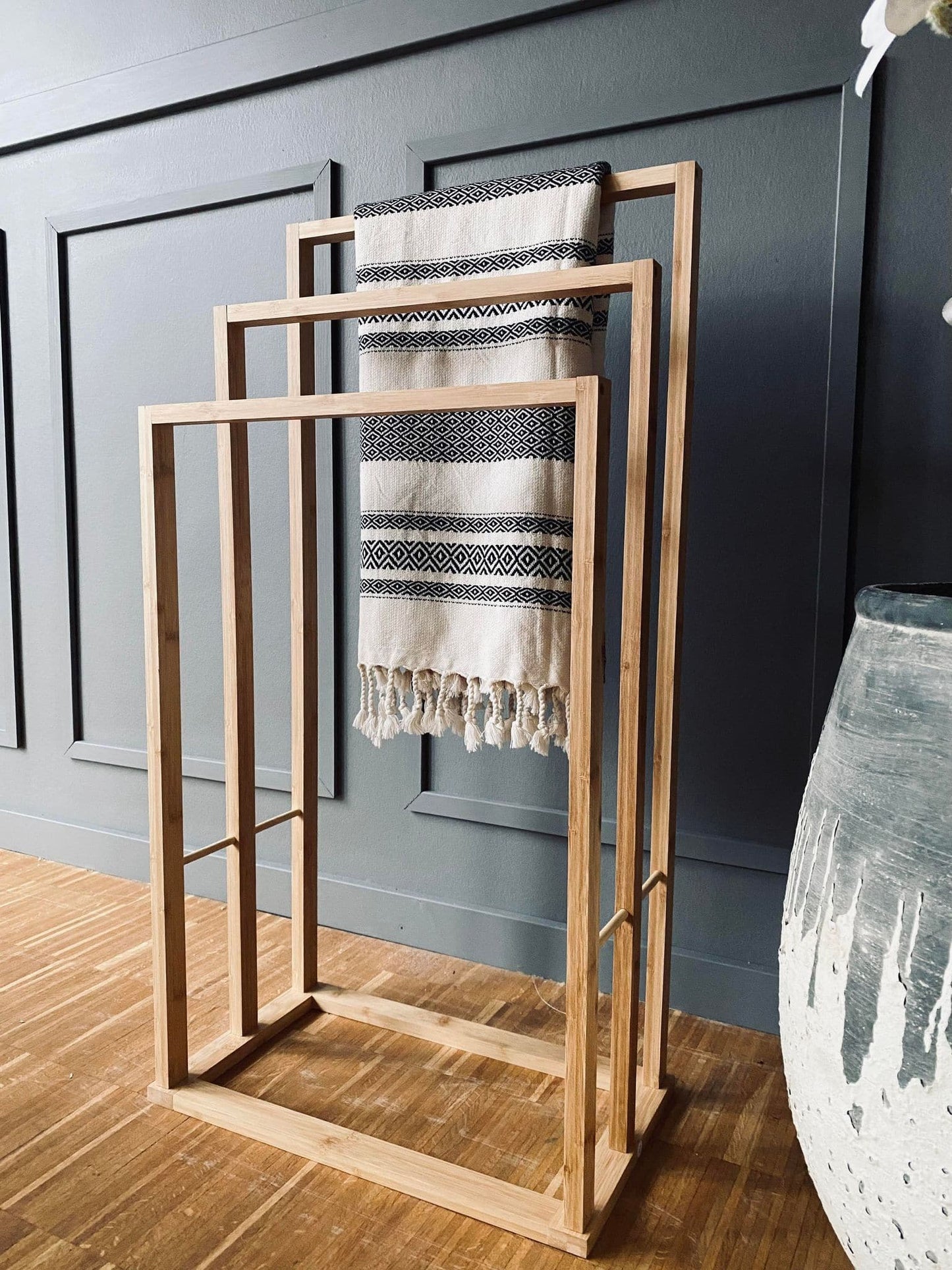 Håndklæde stativ i bambus - VIAMAJA.DK