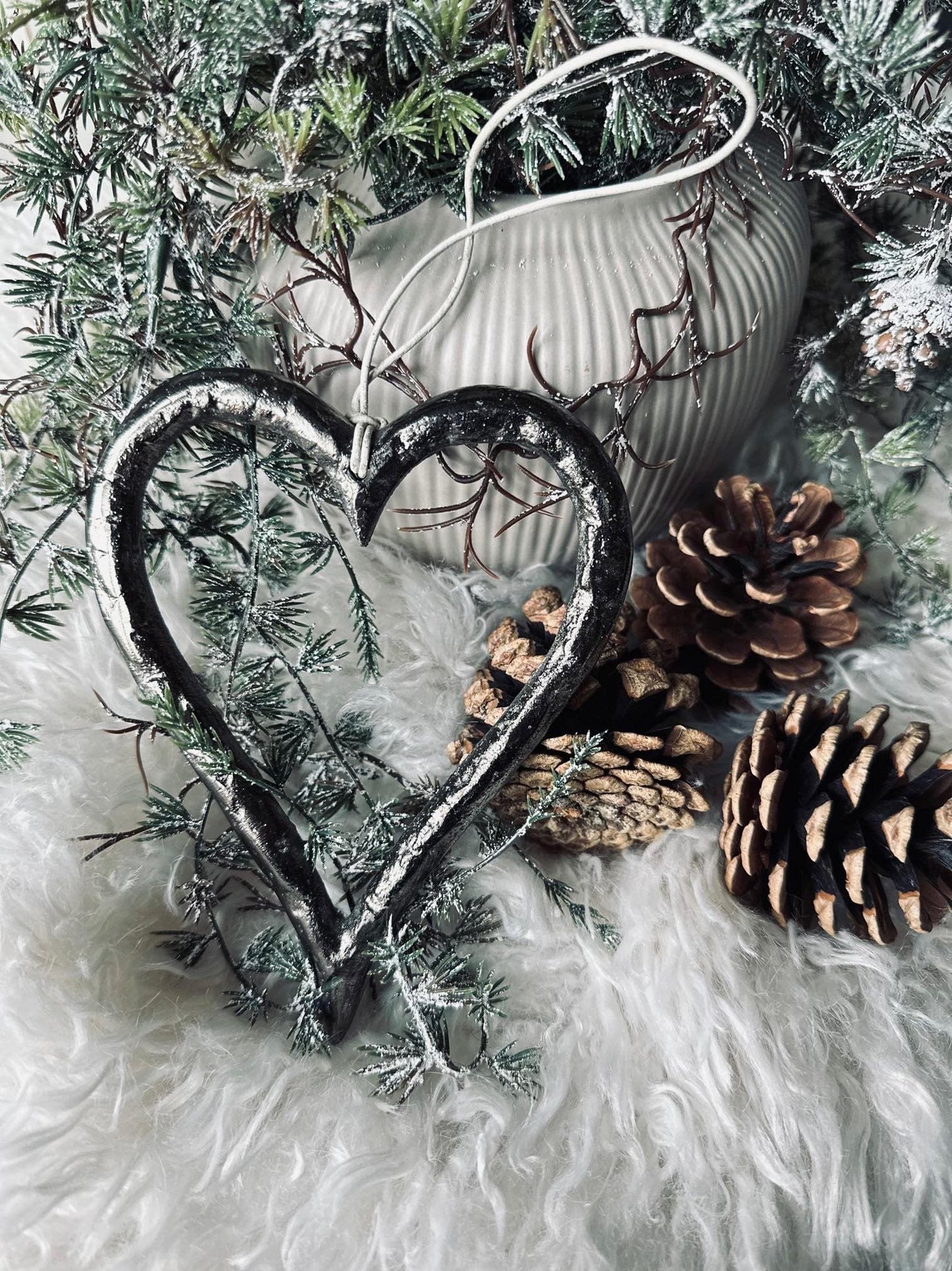 Hjerte med ophæng - Oxideret aluminium - VIAMAJA.DK