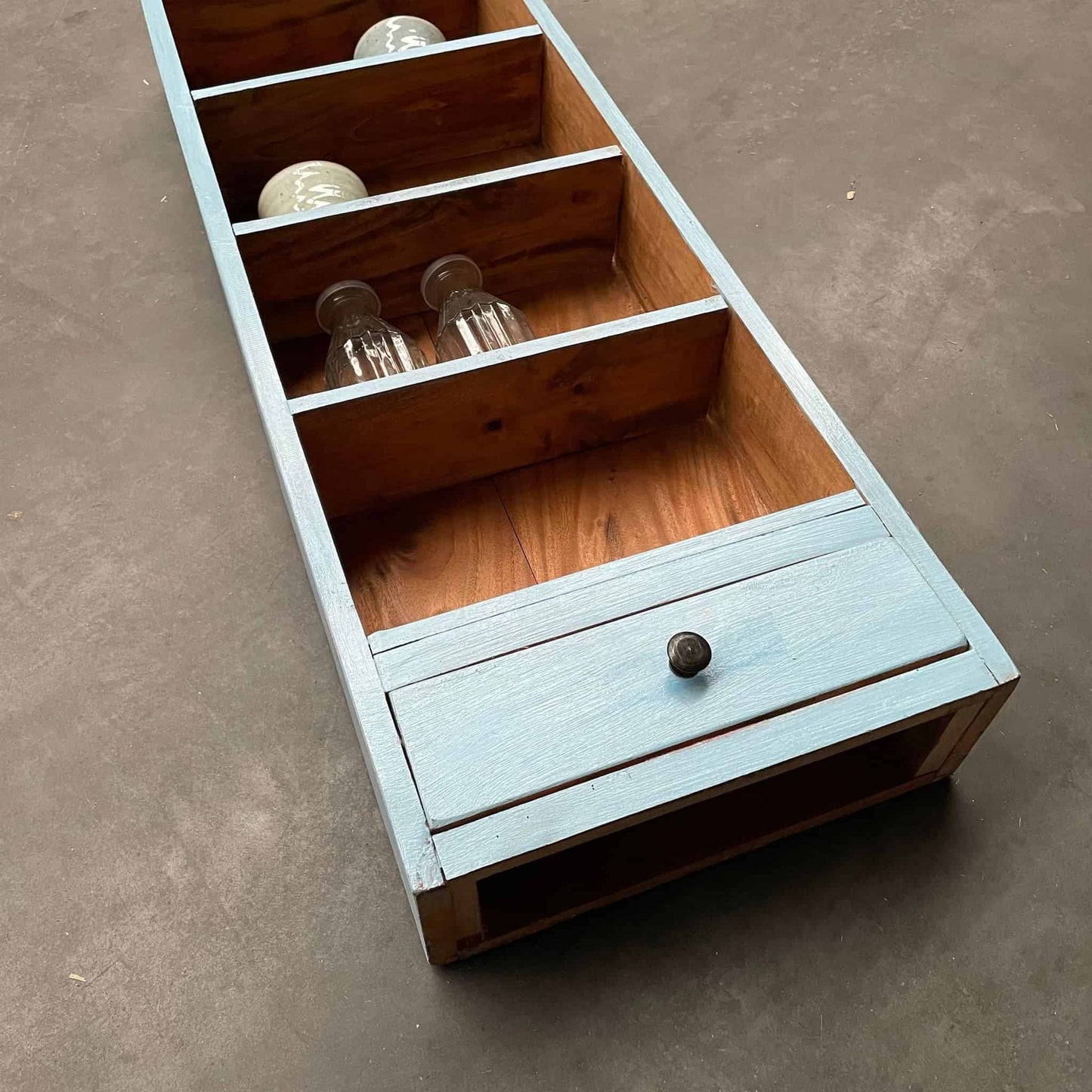 Hylde / reol med skuffe - Blå genbrugstræ - VIAMAJA.DK