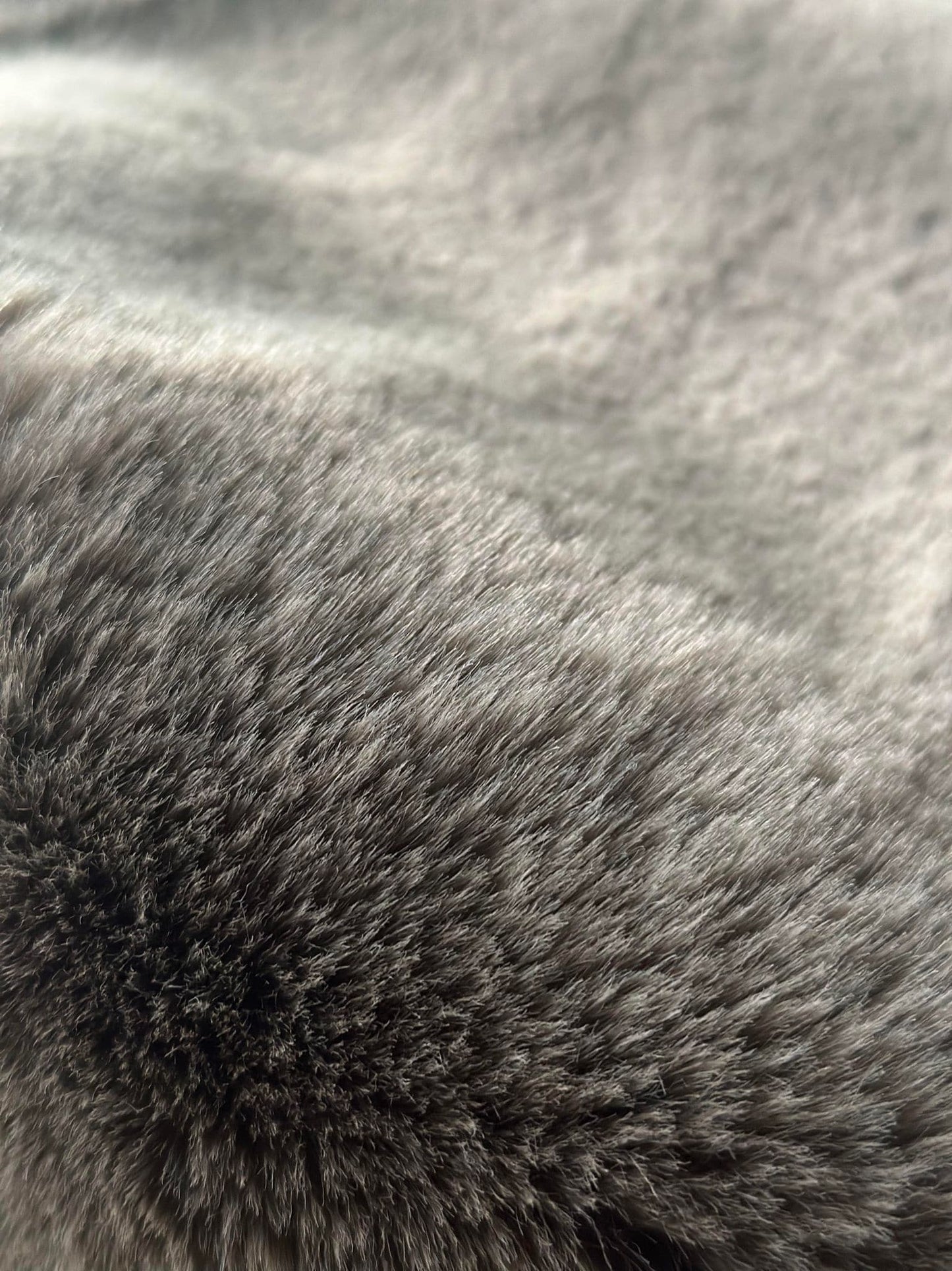 Imiteret Taupe pels - 60x90cm - VIAMAJA.DK