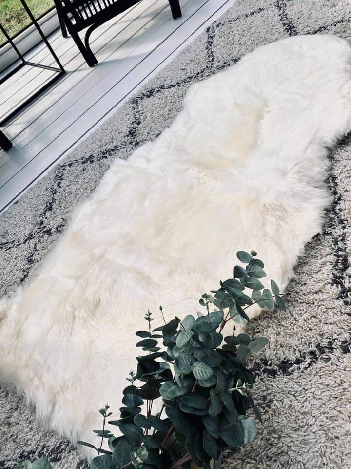 Kæmpe Hvidt lammeskind -2.Sortering– 140cm - VIAMAJA.DK